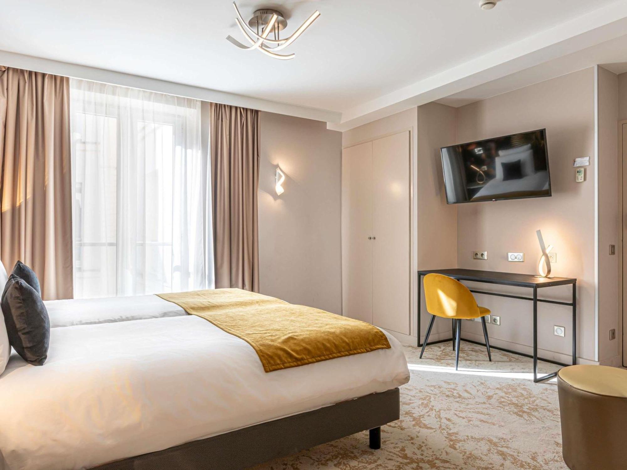 Classic Room Three Single Beds