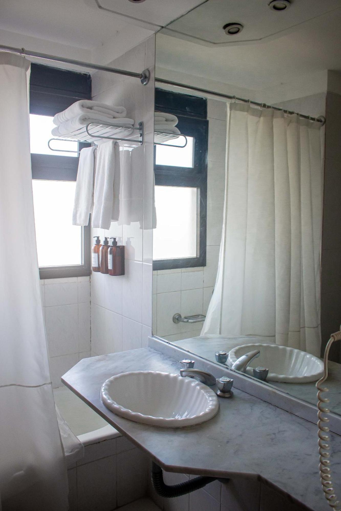 Quintuple Room