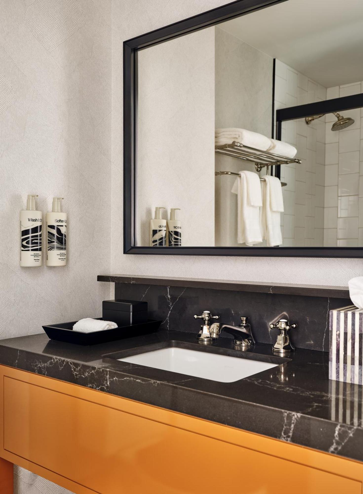 Deluxe Corner King Mobility Accessible with Roll-in Shower
