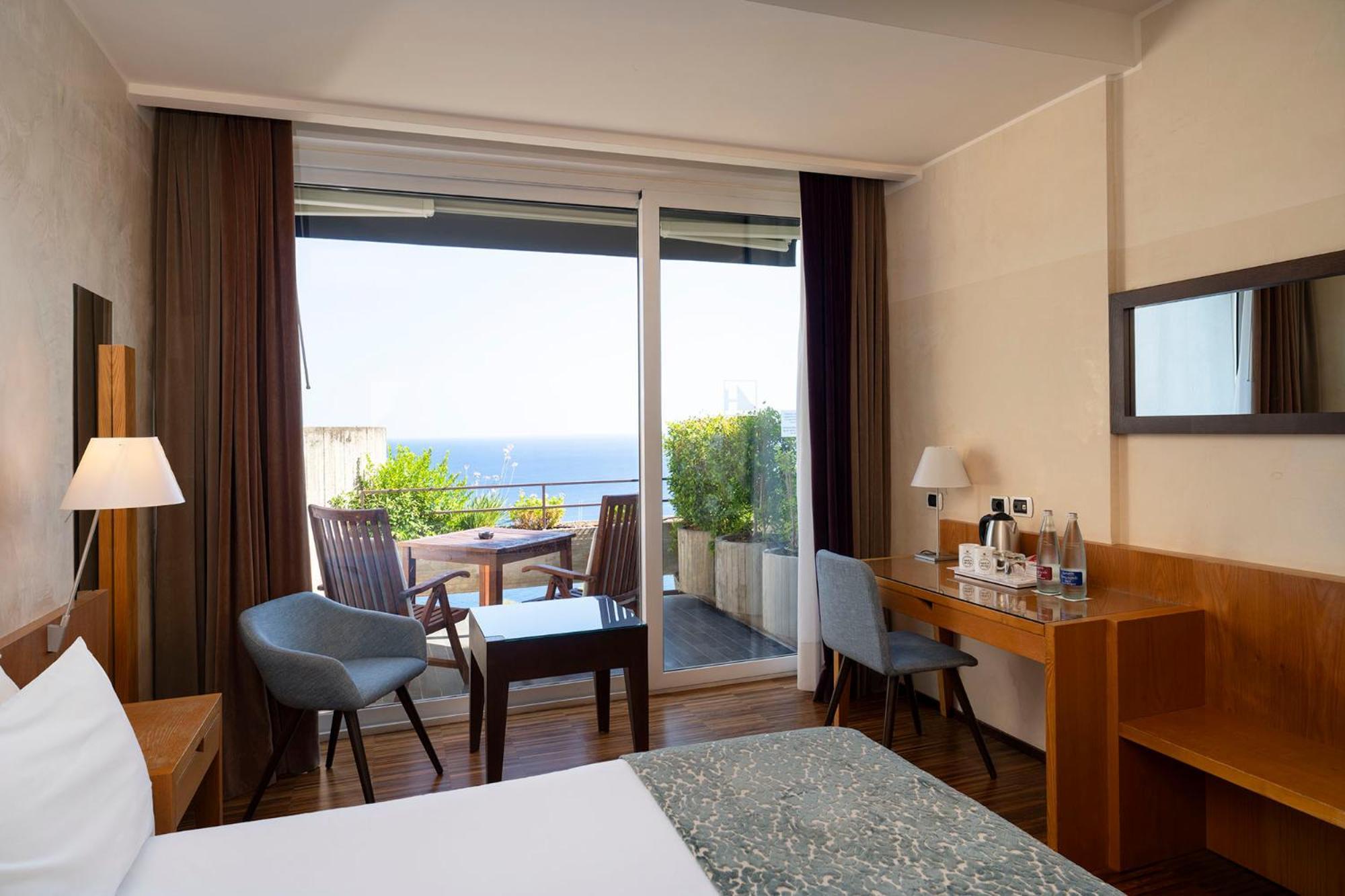 Double or Twin Room Superior with Balcony and Premium Sea View