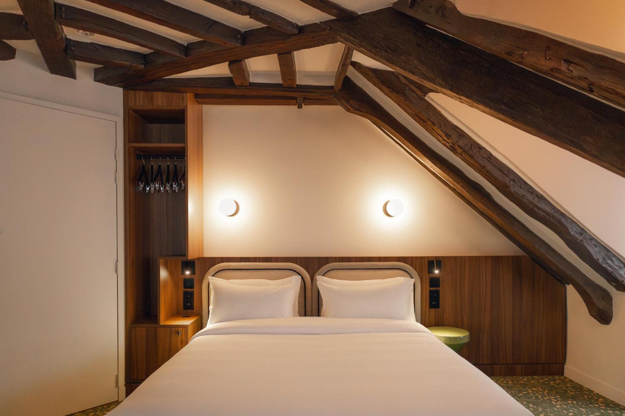 Triple Room with City View,1706800156:JPEG