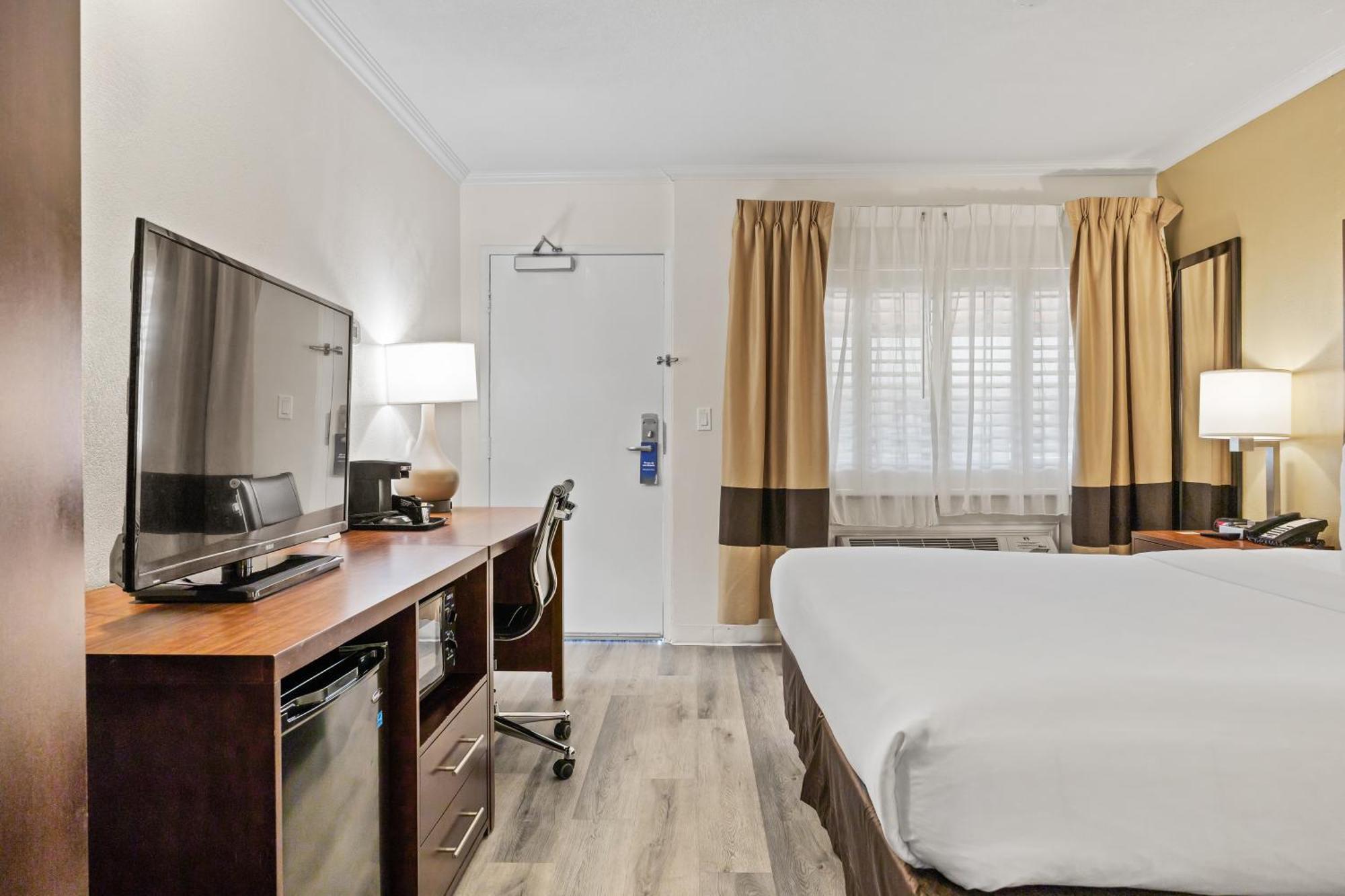 King Room - Non-Smoking