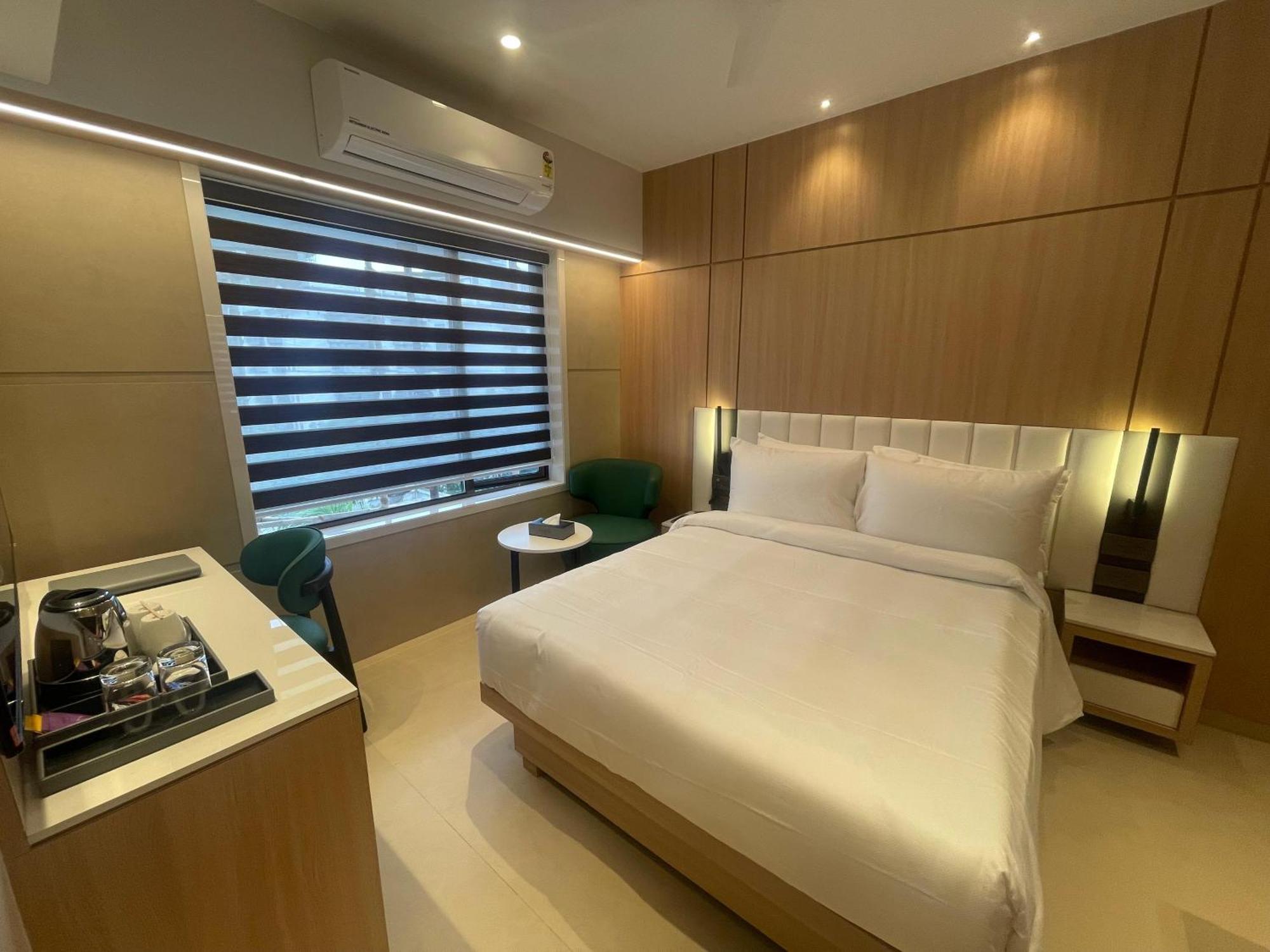Superior King Room