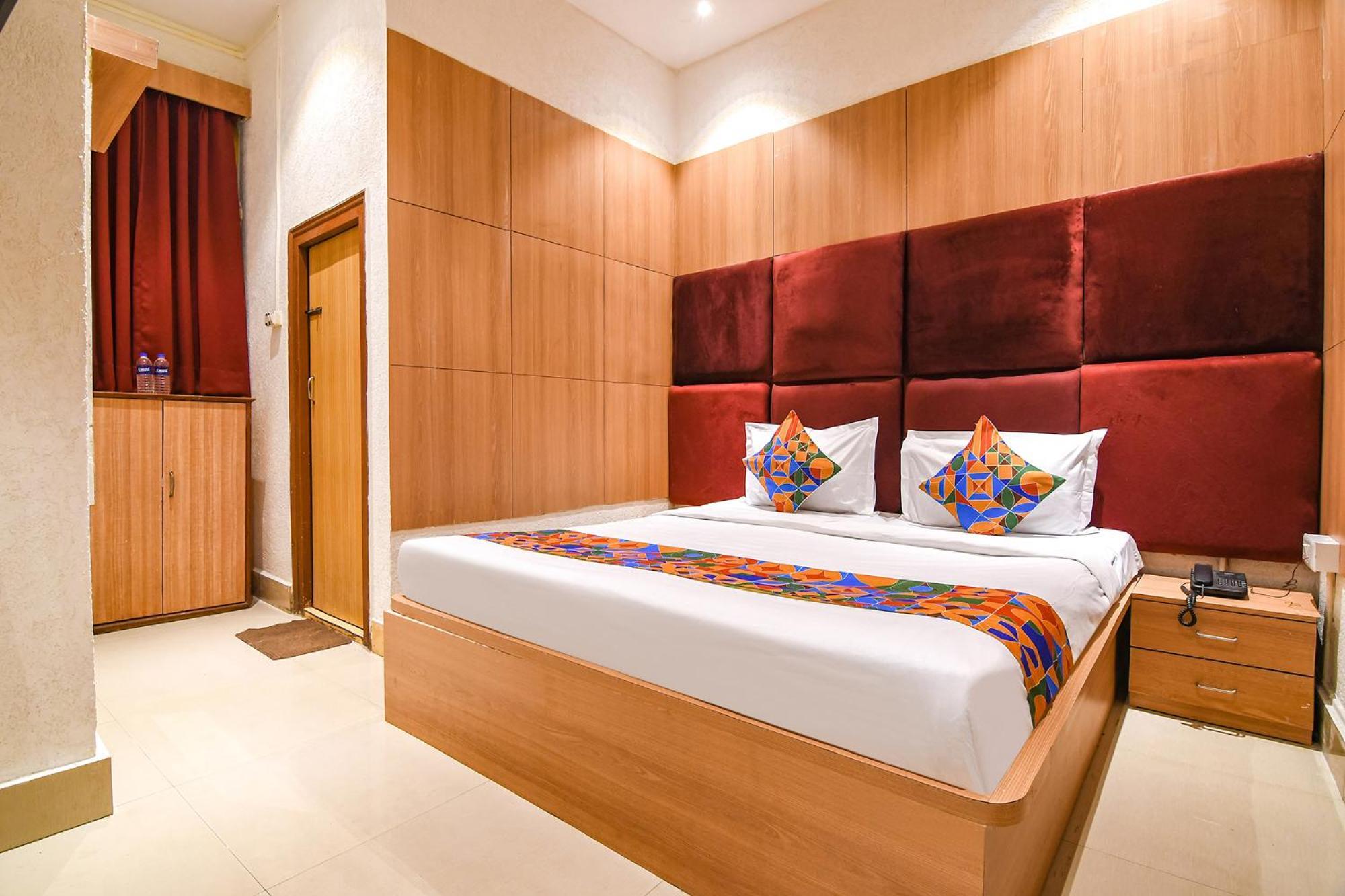 Deluxe Room,1706890317:JPEG