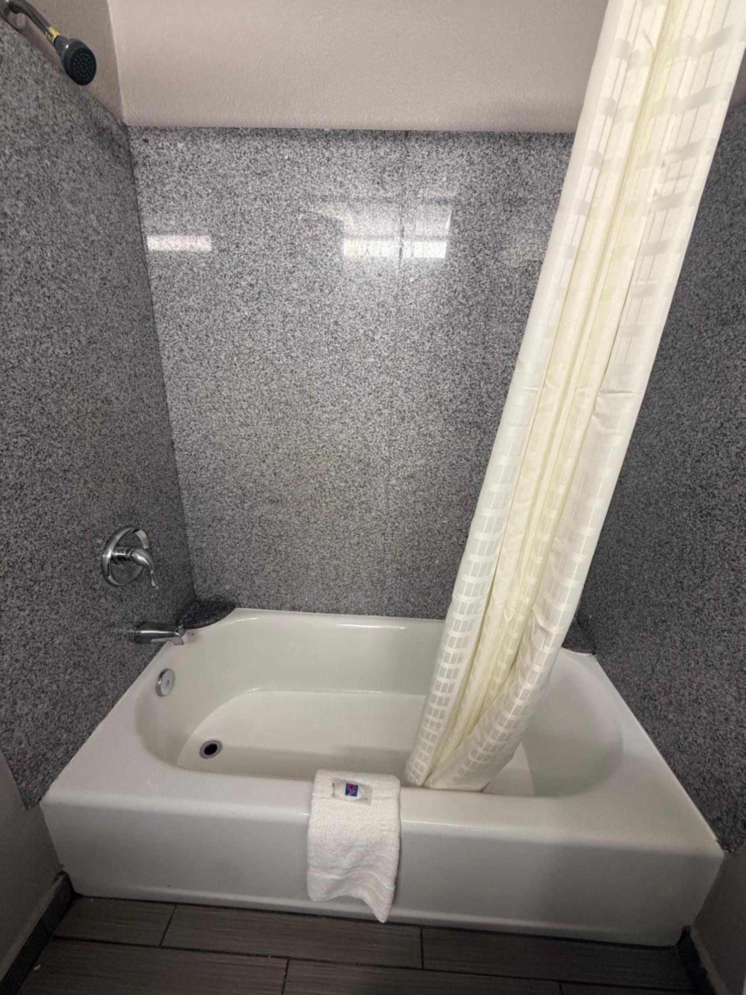 Deluxe King Room - Non-Smoking