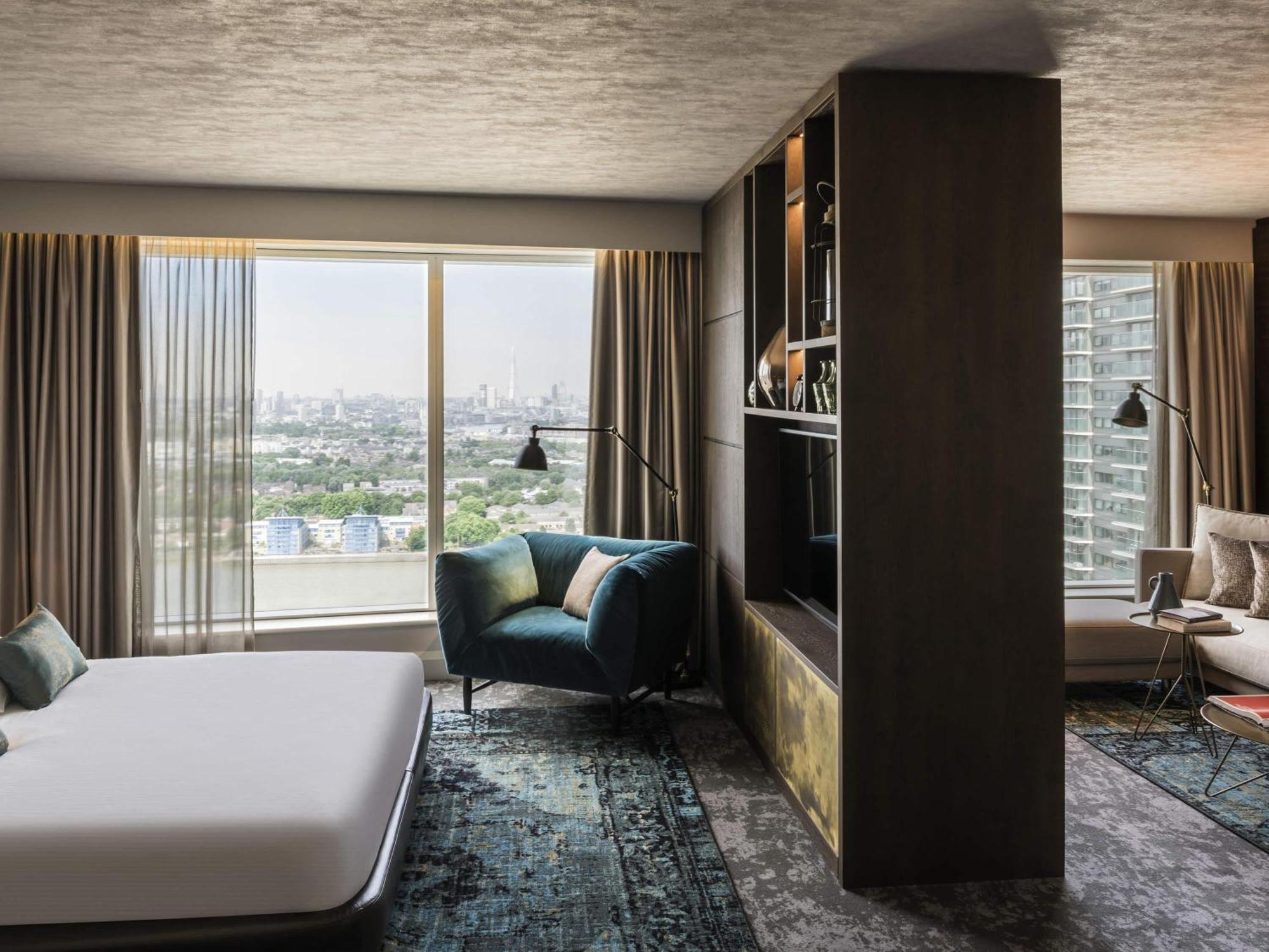 Executive Suite,1706910045:JPEG