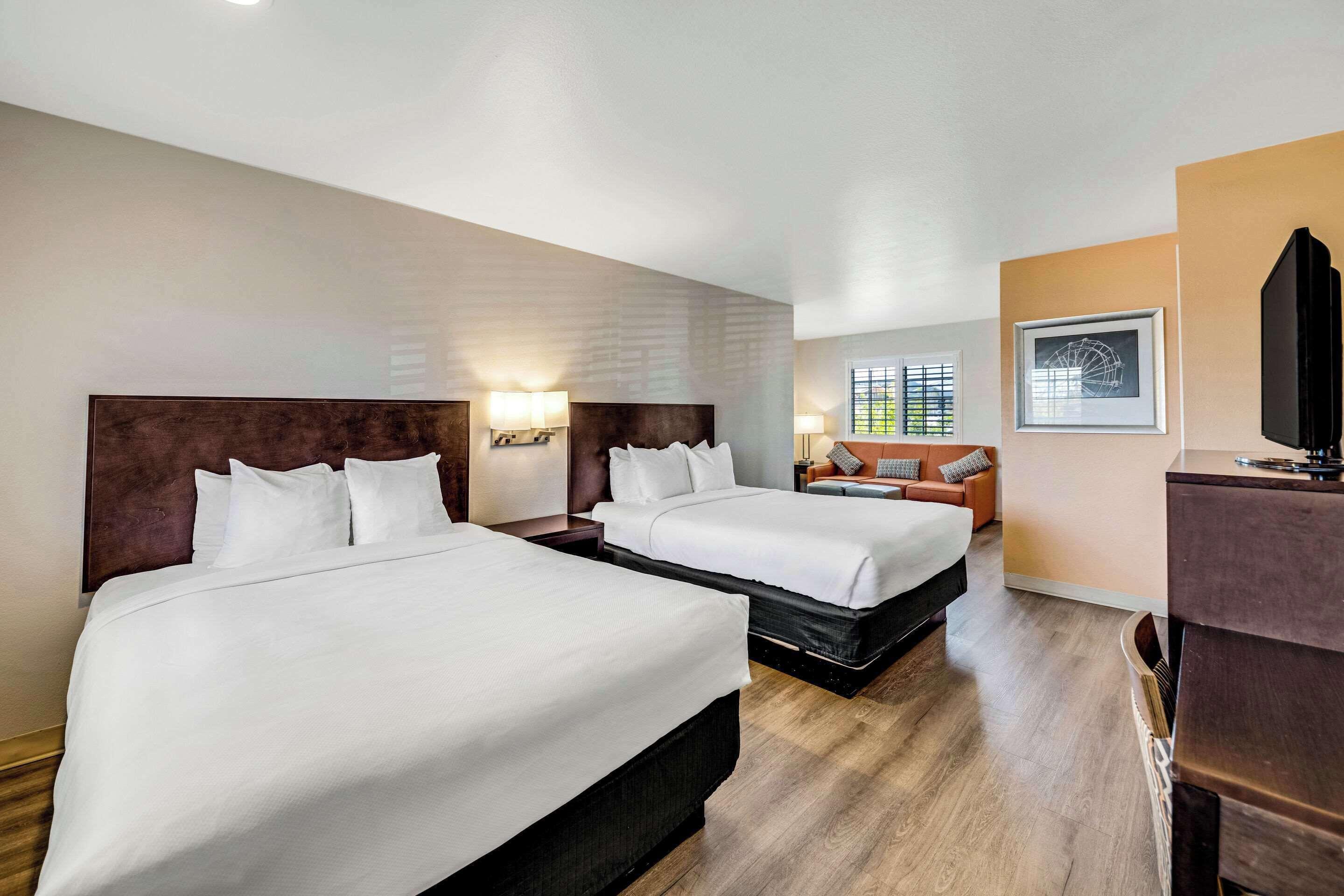 Efficiency Quadruple Room with Two Queen Beds and Sofa bed - Non Smoking