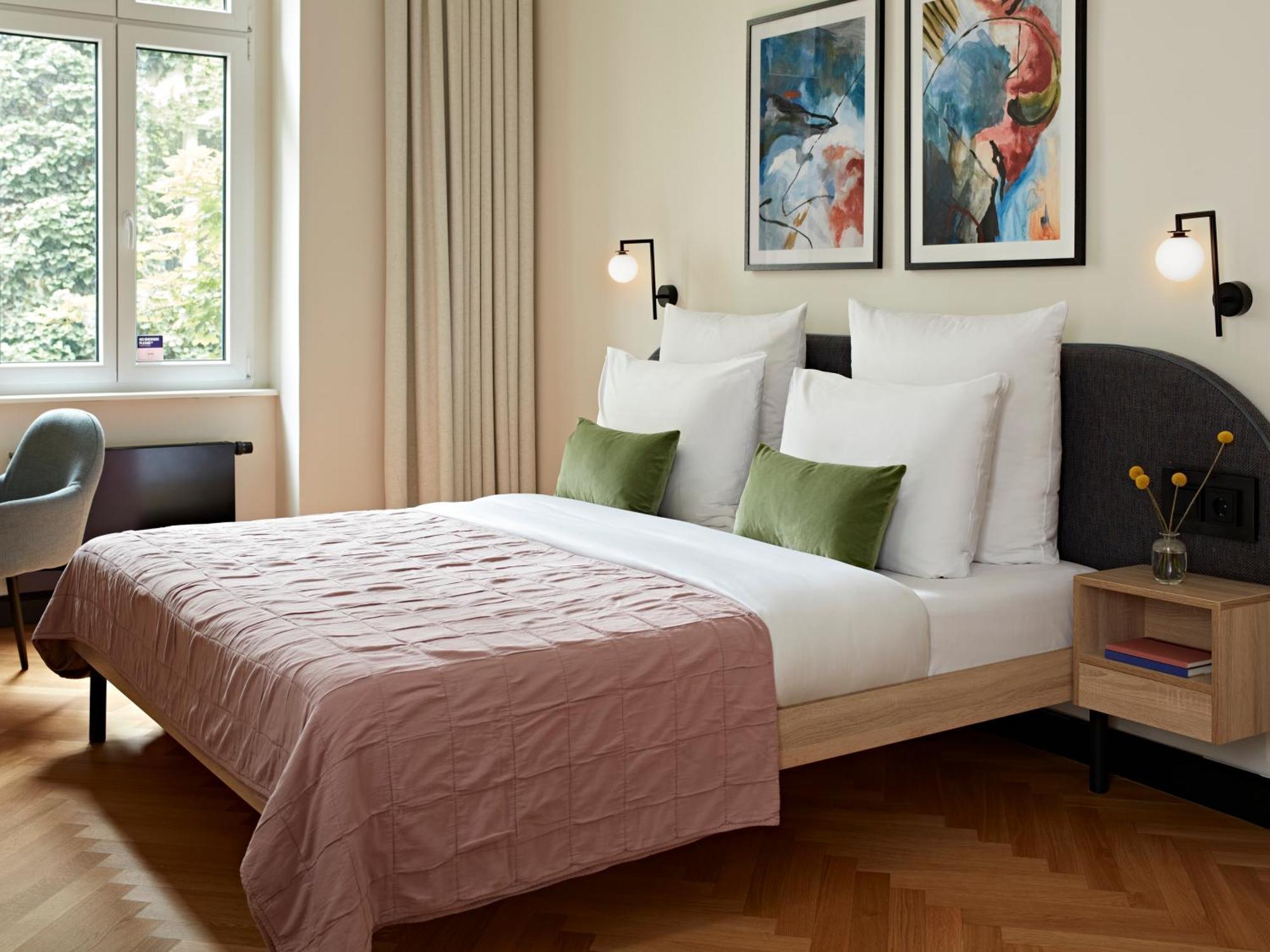 Large Studio with Kitchenette and Balcony