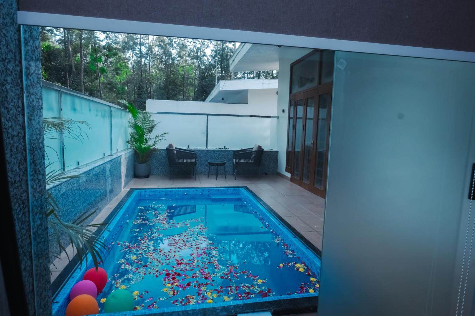 Deluxe Double Room with Shower