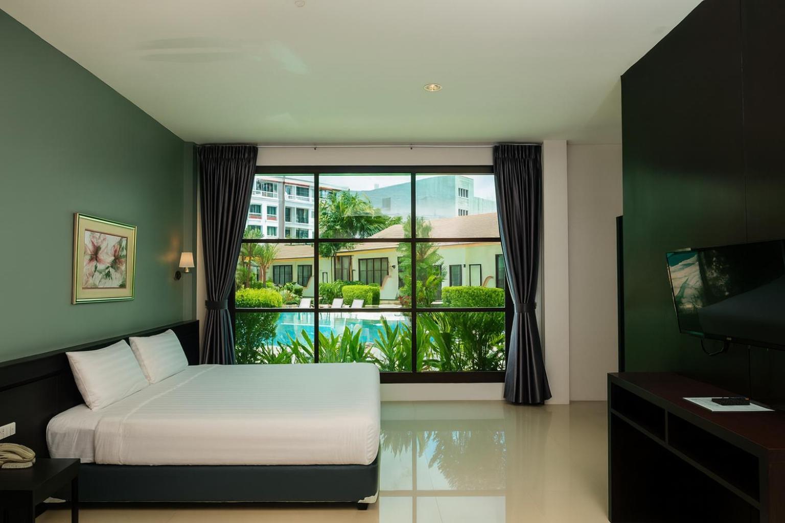 Junior Suite with Pool View