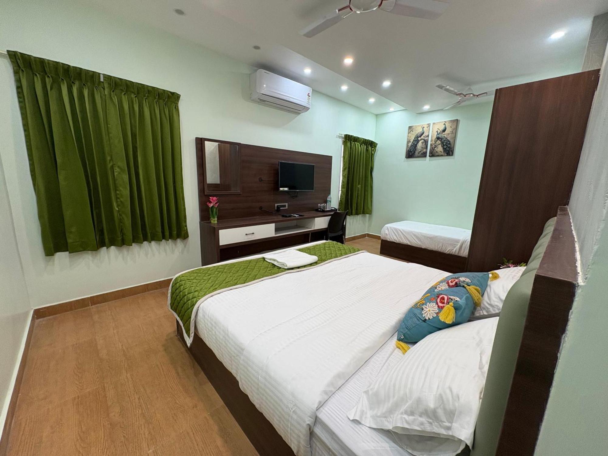 Deluxe Double Room with Extra Bed
