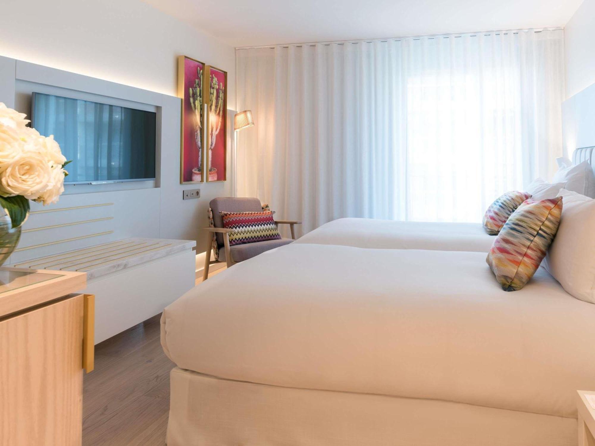 Deluxe Twin Room with Balcony