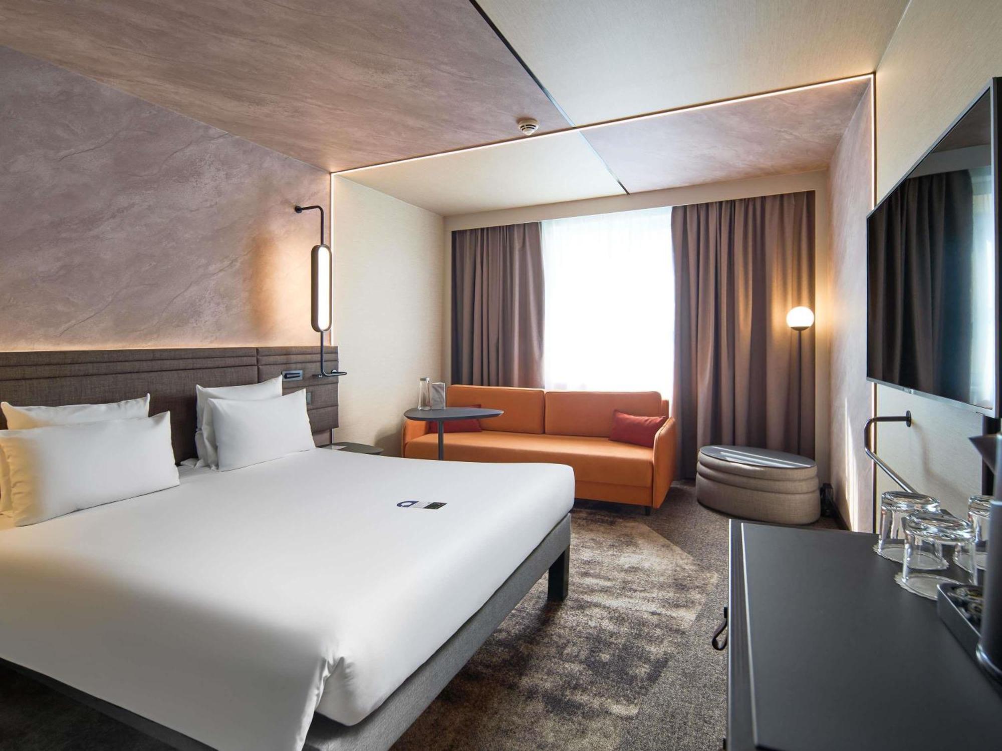 Superior Room with One Double Bed and Sofa Bed