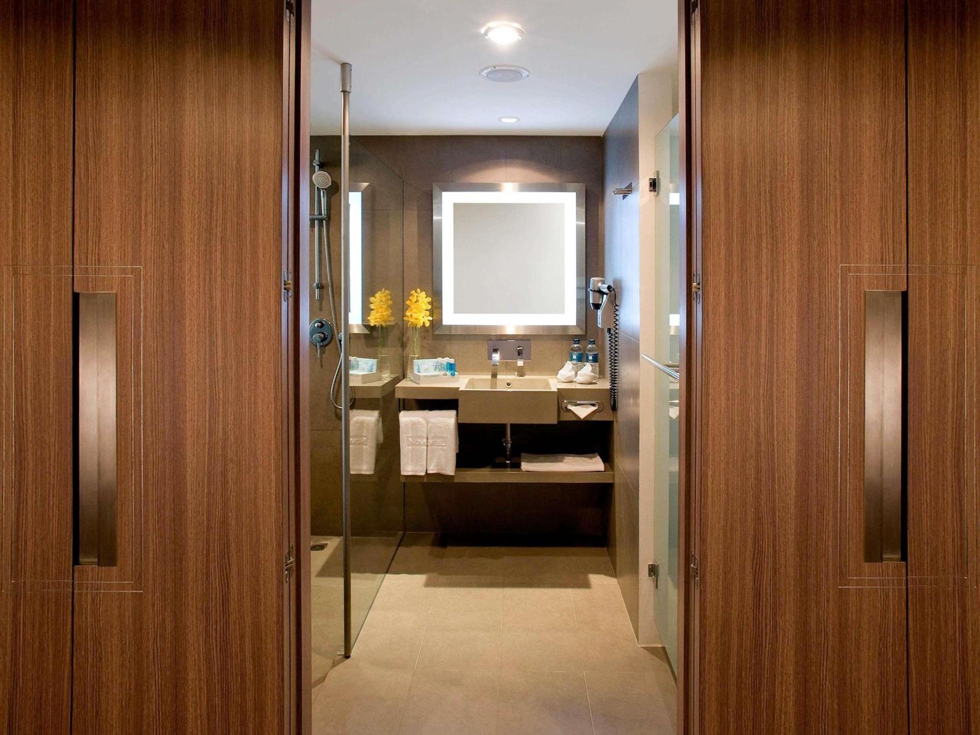 Junior Suite with Queen Bed