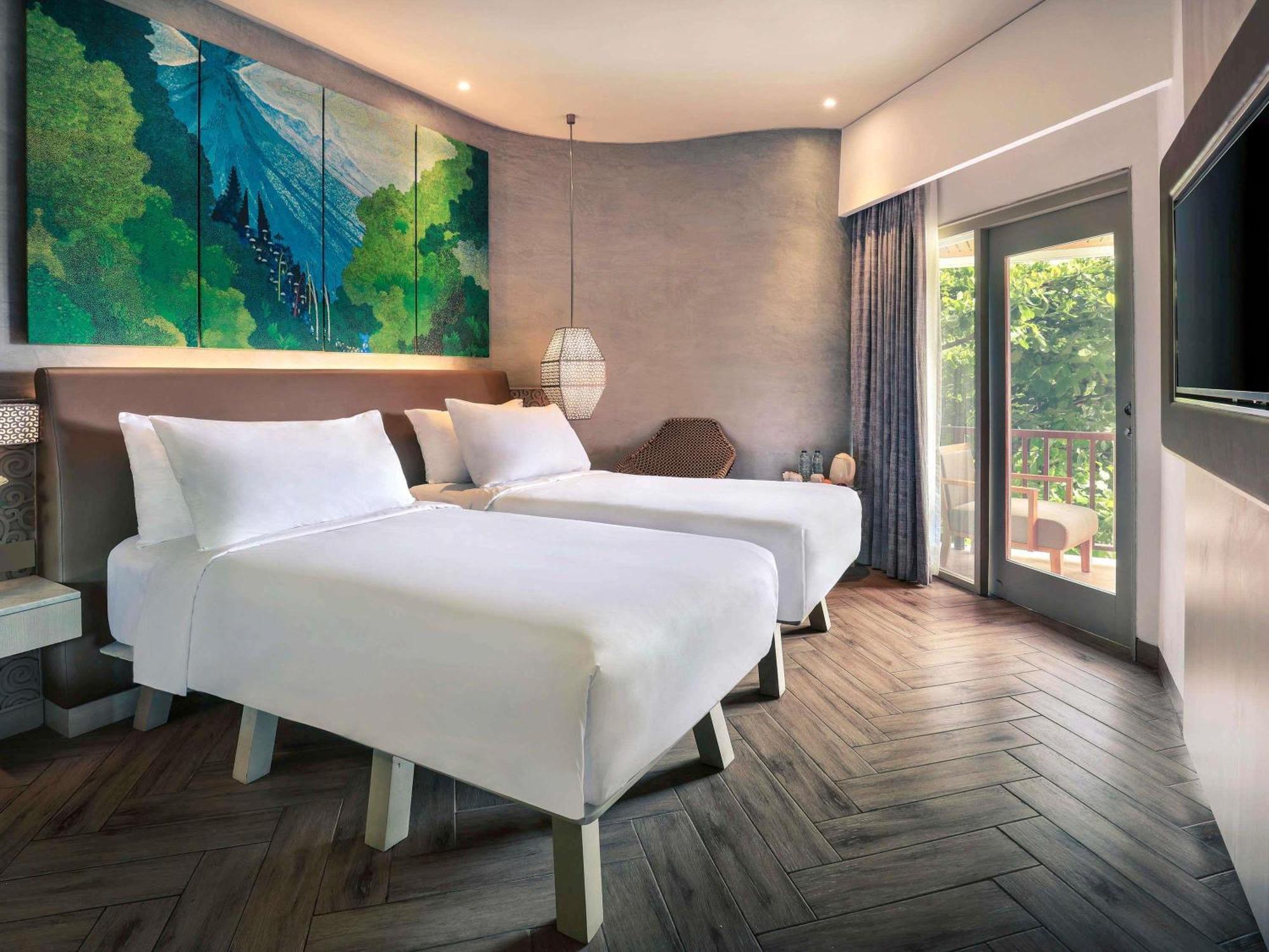 Deluxe Twin Room with Balcony and Free Benefit