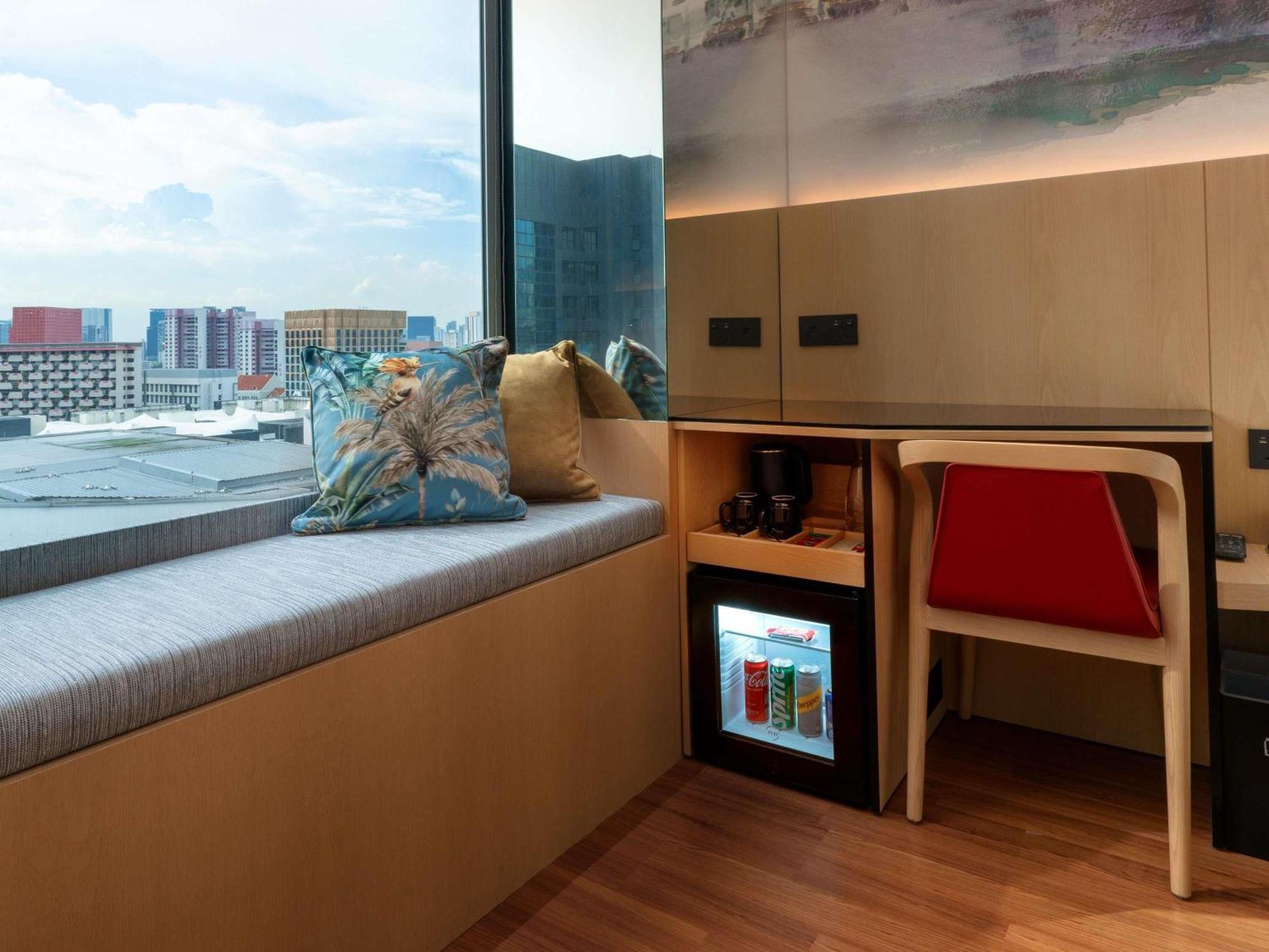 Deluxe Queen Room, 1 Queen Bed, High Floor, Free Mini-bar