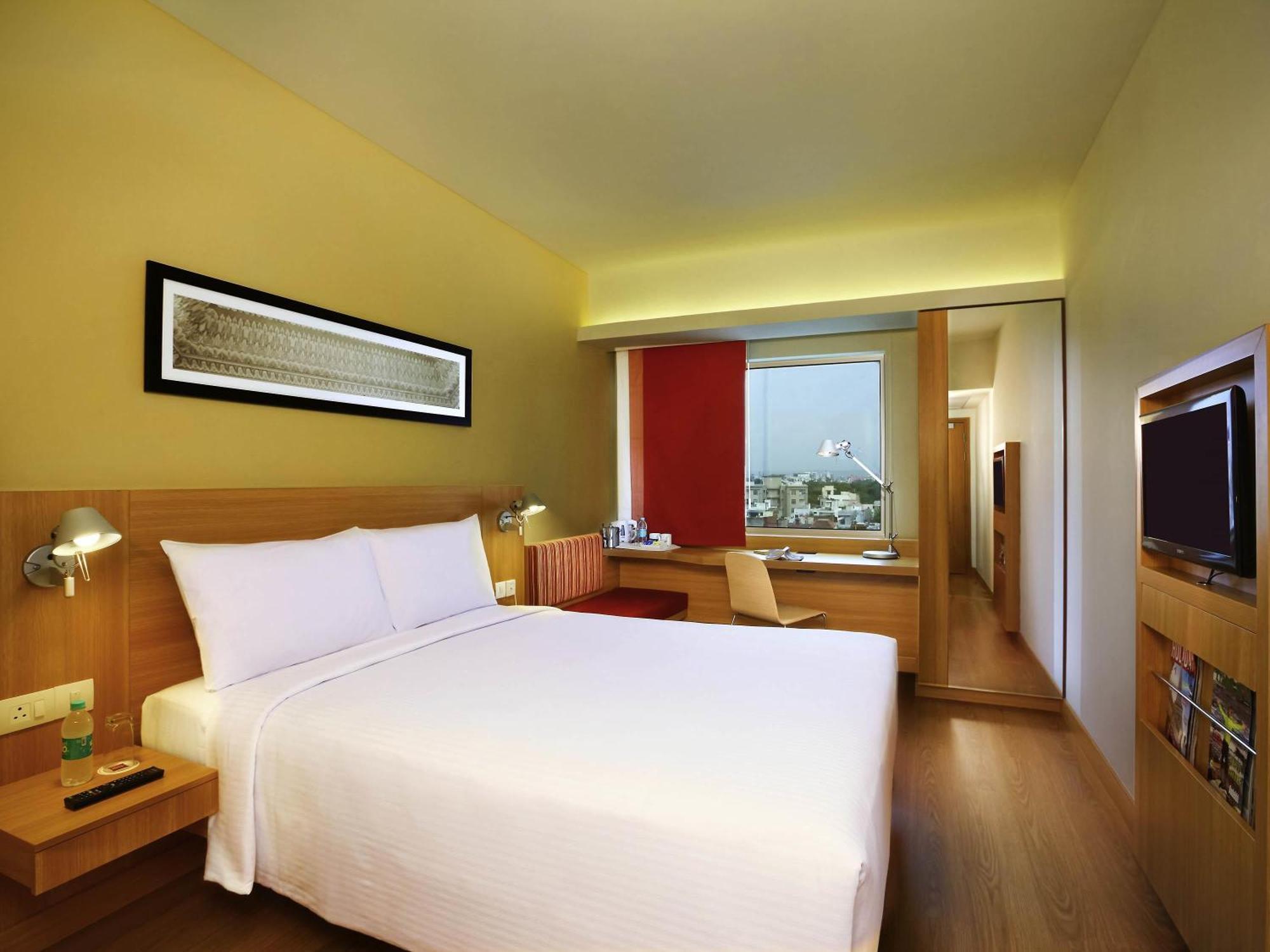 Superior Queen Room Enjoy on dining on laundry premium cookie platter or welcome amenities Early checkin by 10am late checkout by 4pm subject to availability,1522600045:JPEG