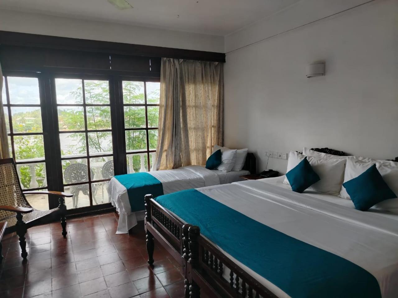 Deluxe Triple Room with Sea View