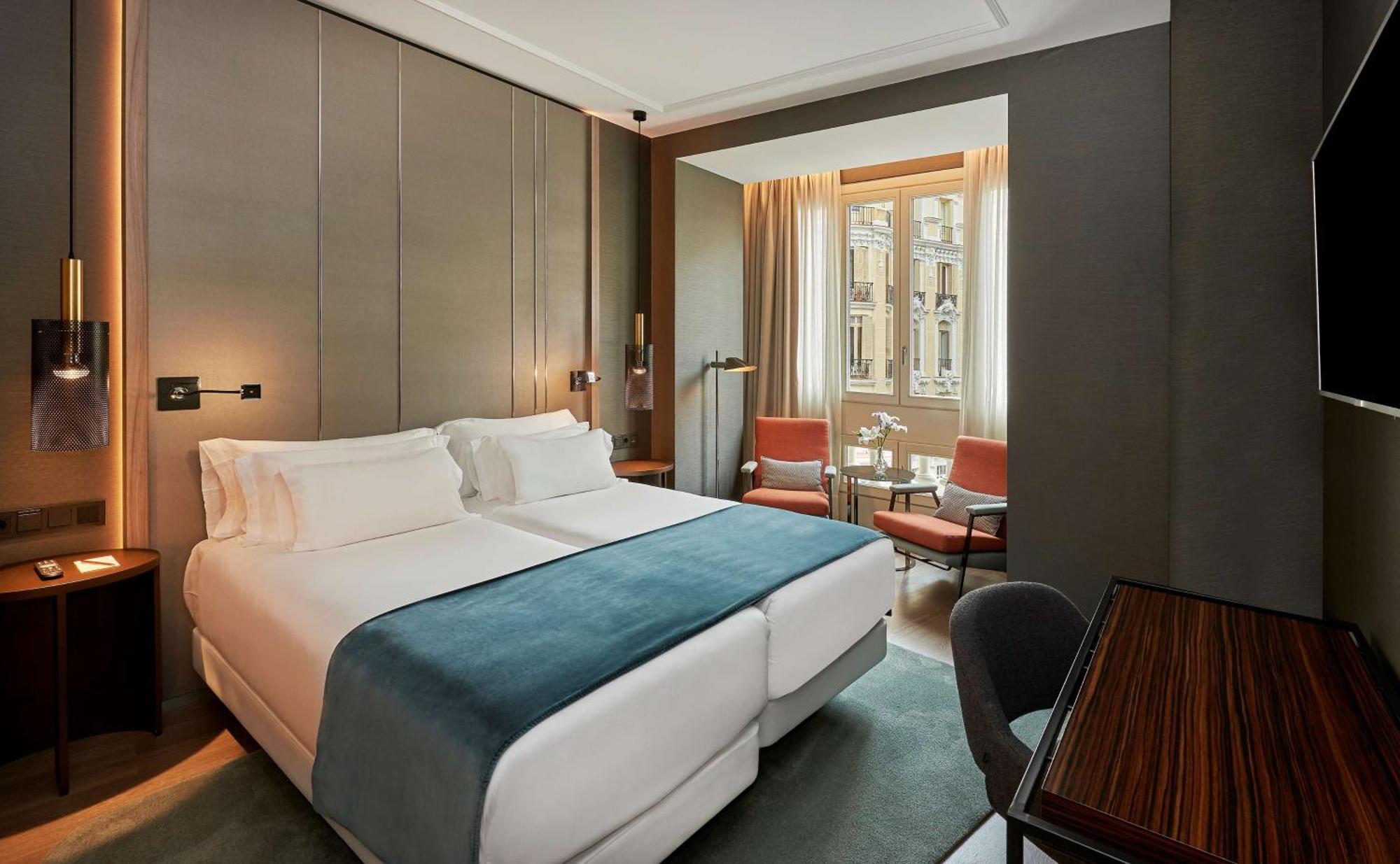 Premium Double or Twin Room with Gran Via View