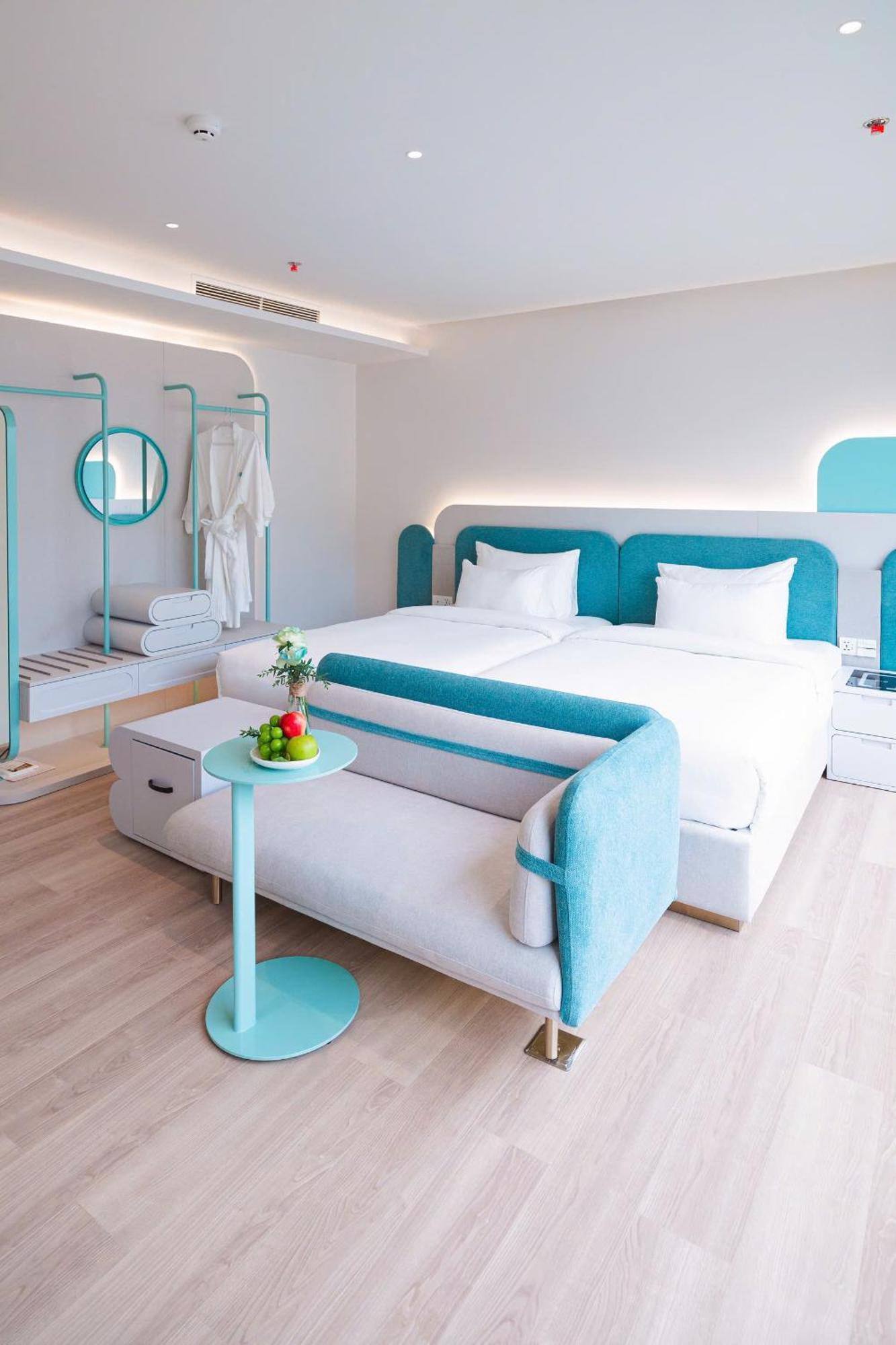 Deluxe Twin with Window + Free Minibar