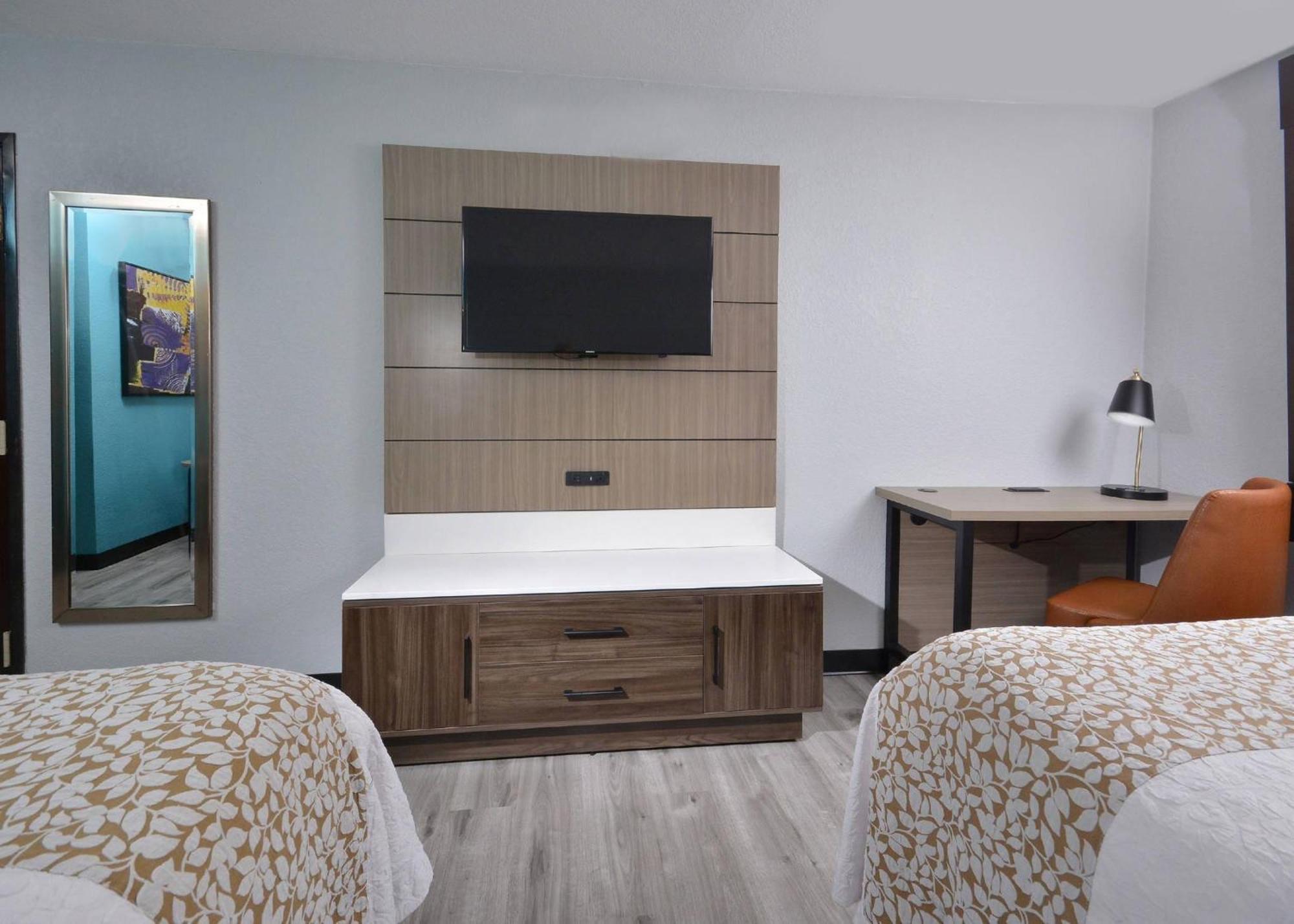 Queen Room with Two Queen Beds - Non-Smoking