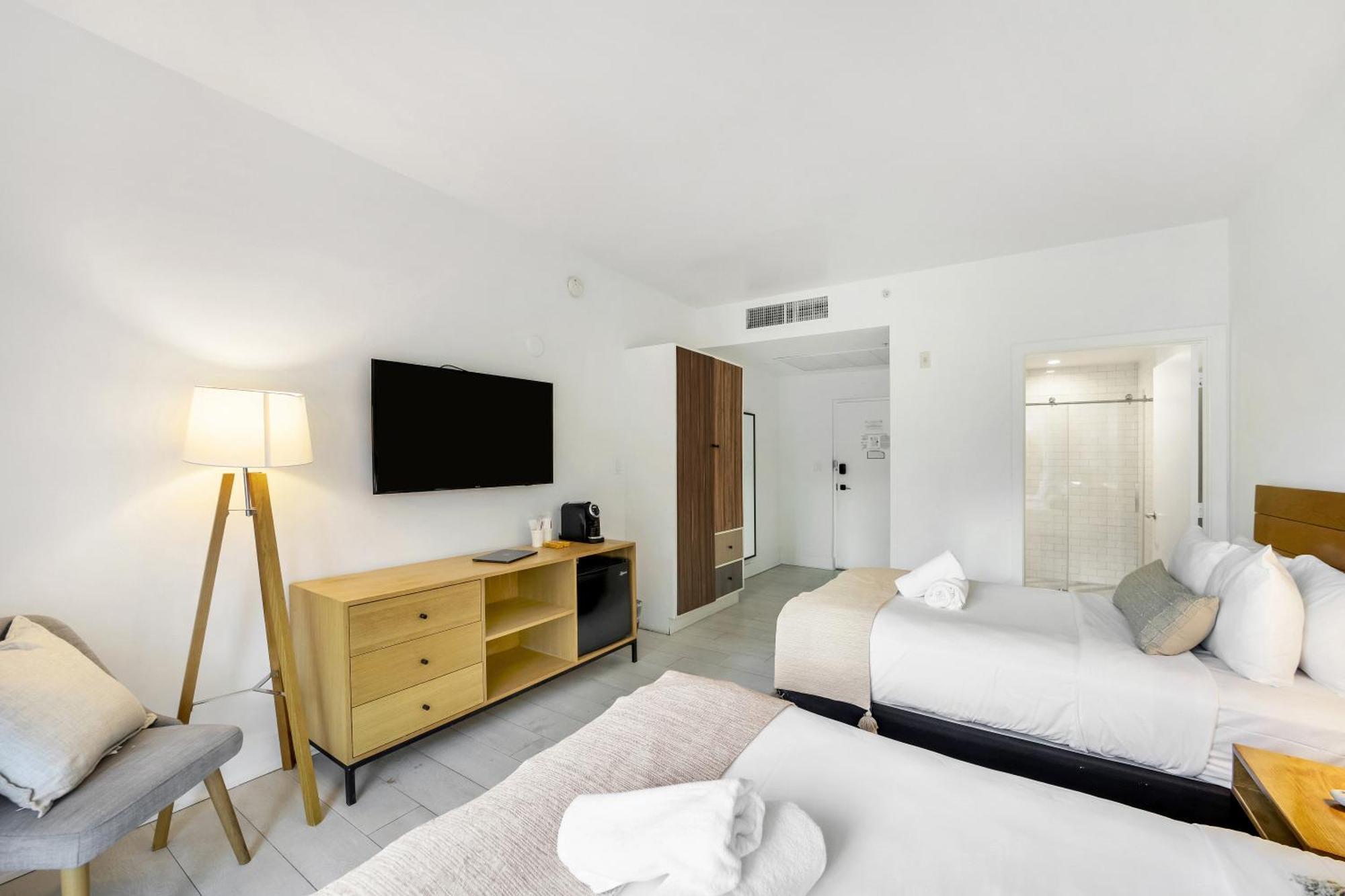 Double Full Room with Balcony (Self Check-in),1722992847:JPEG