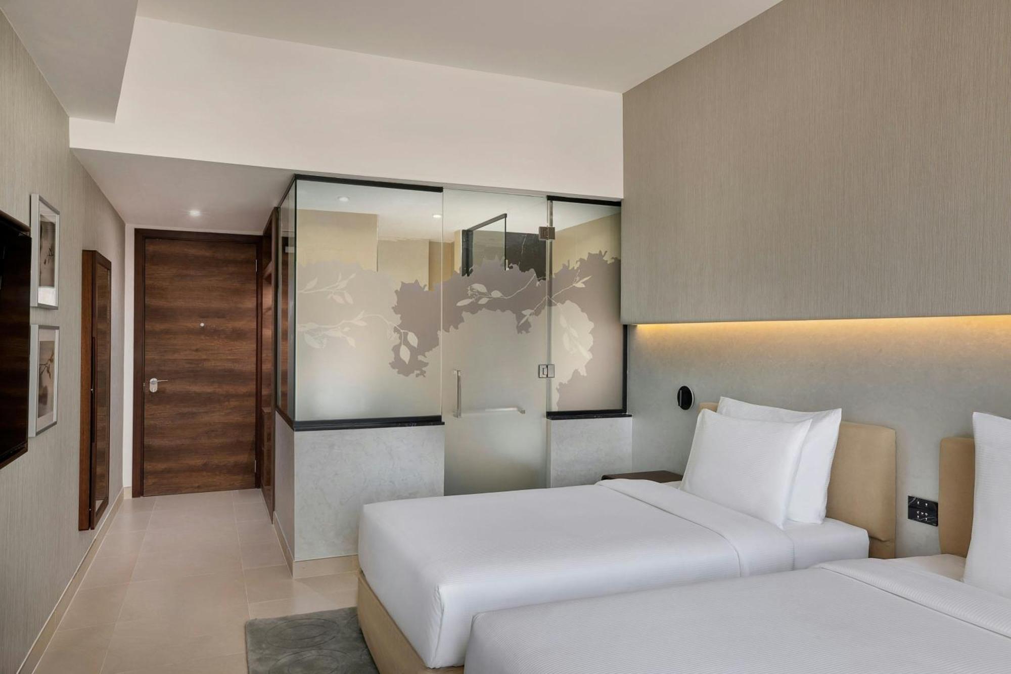 Deluxe Twin Room with Skyline View