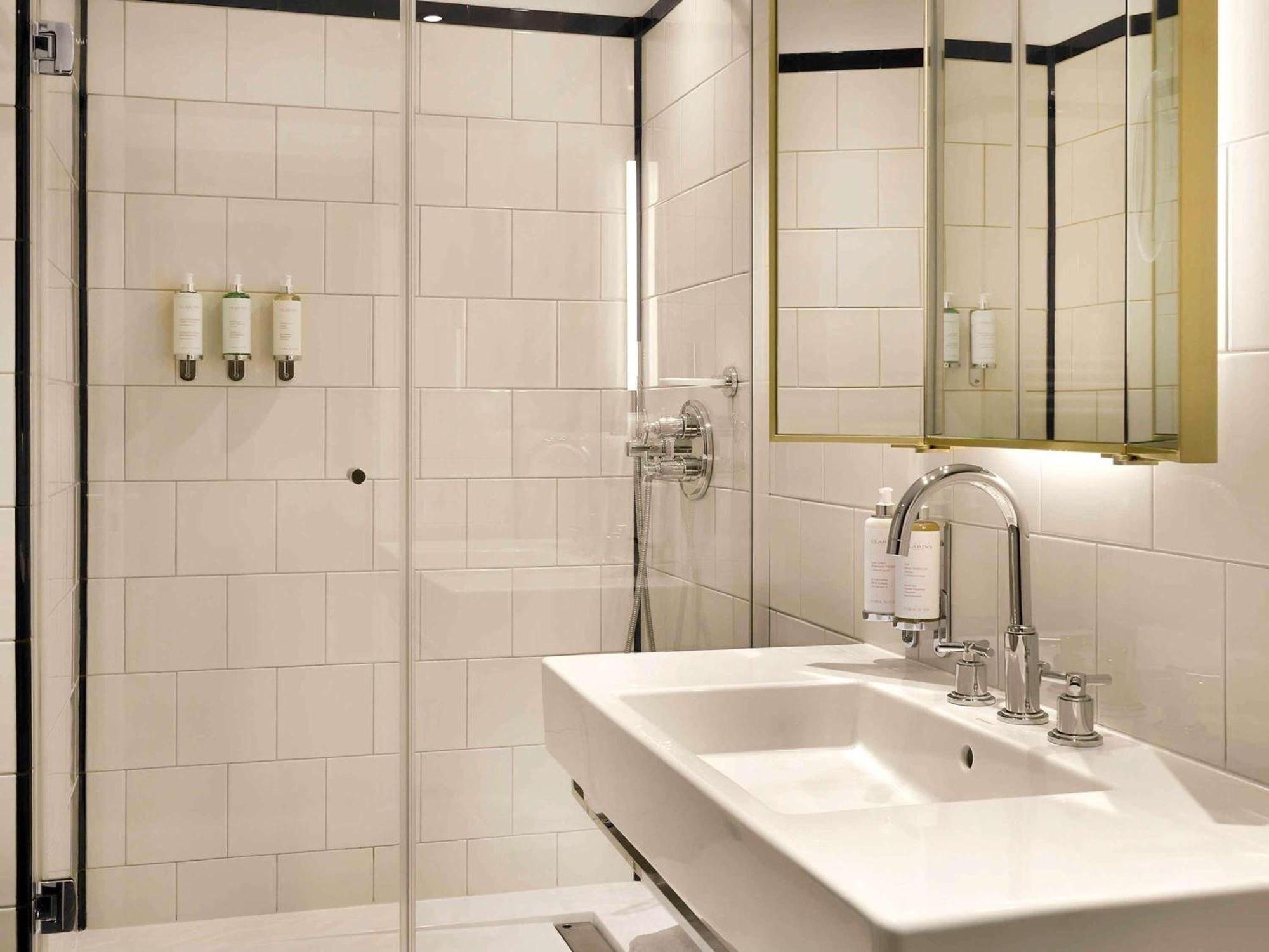 Superior Room Queen Bed,1739360801:JPEG