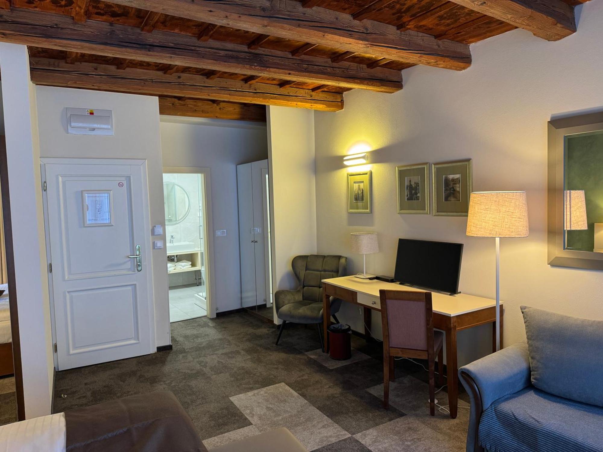 Deluxe Junior Suite,1729989005:JPEG