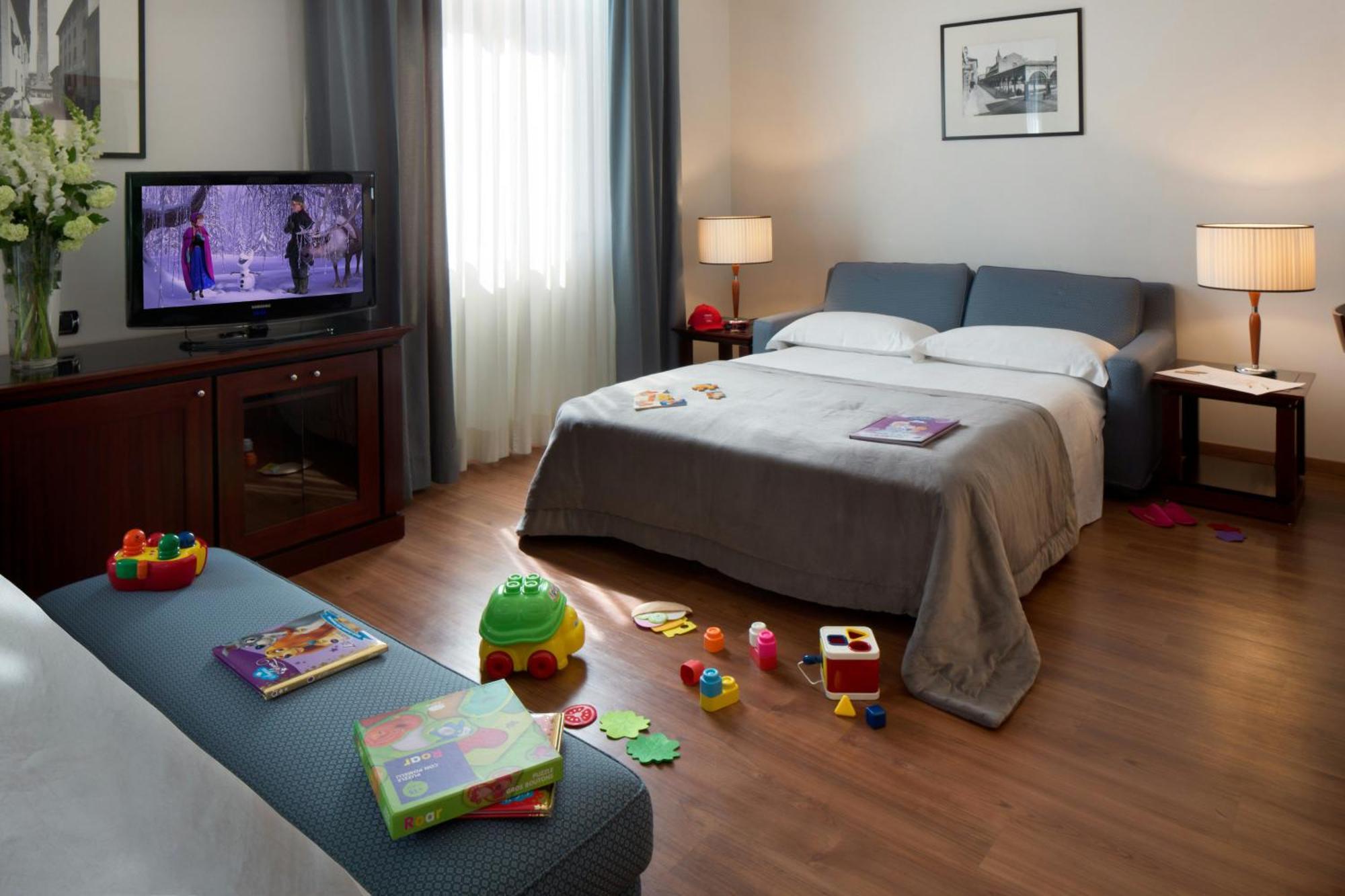 Family Room (2 Adults + 2 Children)