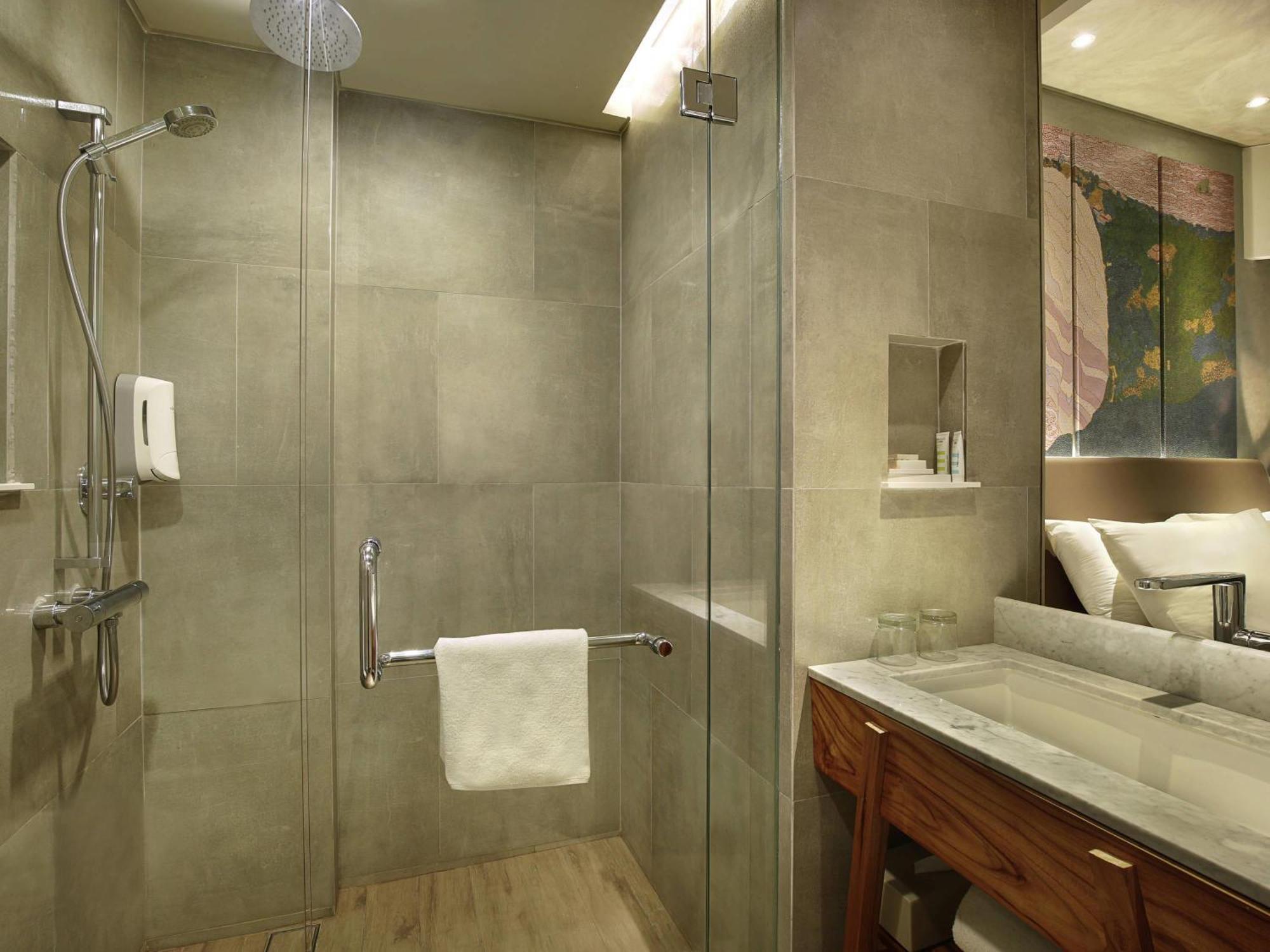 Deluxe Twin Room with Free Benefit