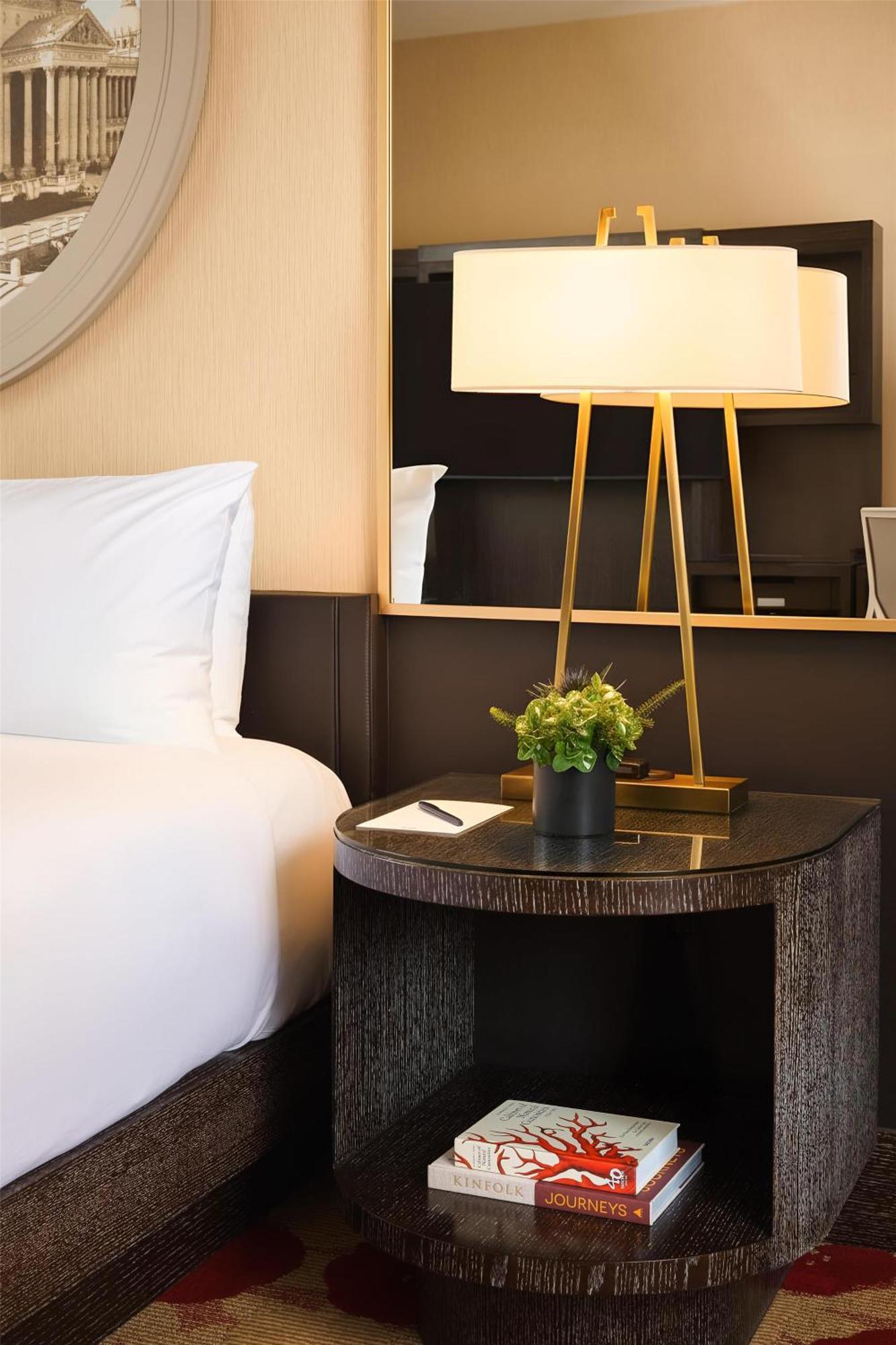 Deluxe King Room with City View and Roll-in Shower - Mobility/Hearing Accessible