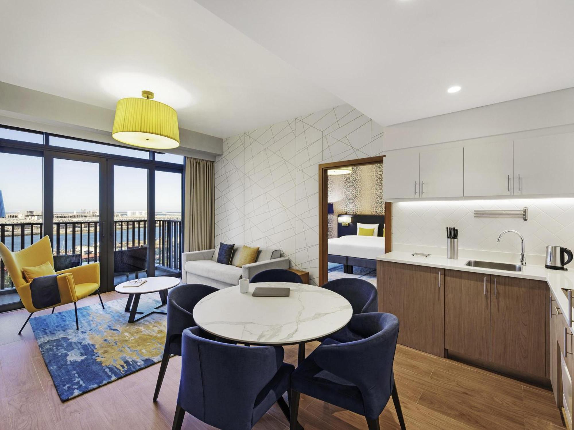 Two-Bedroom Family Apartment Creek View Food & Beverage