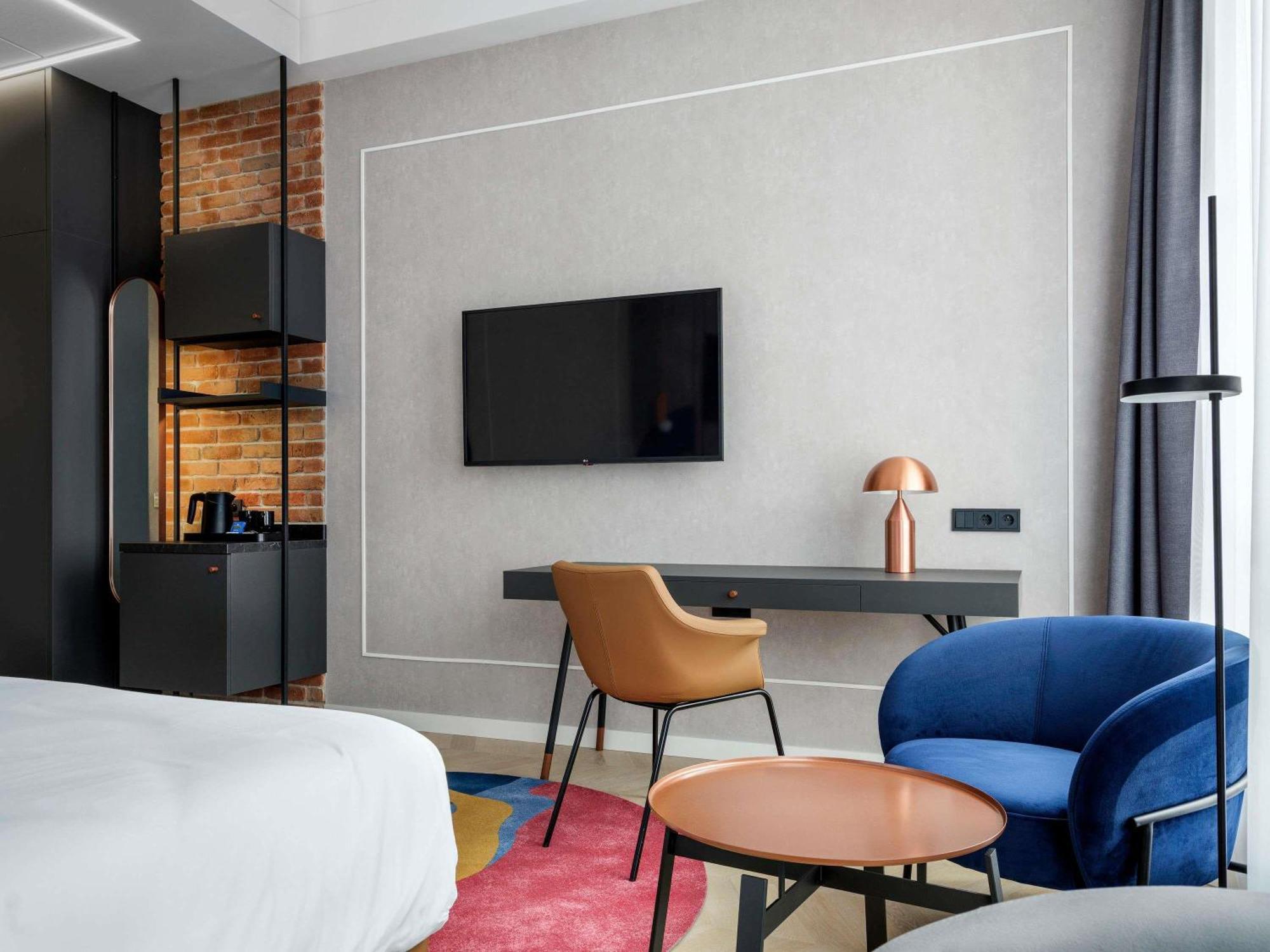 Standard Queen Room