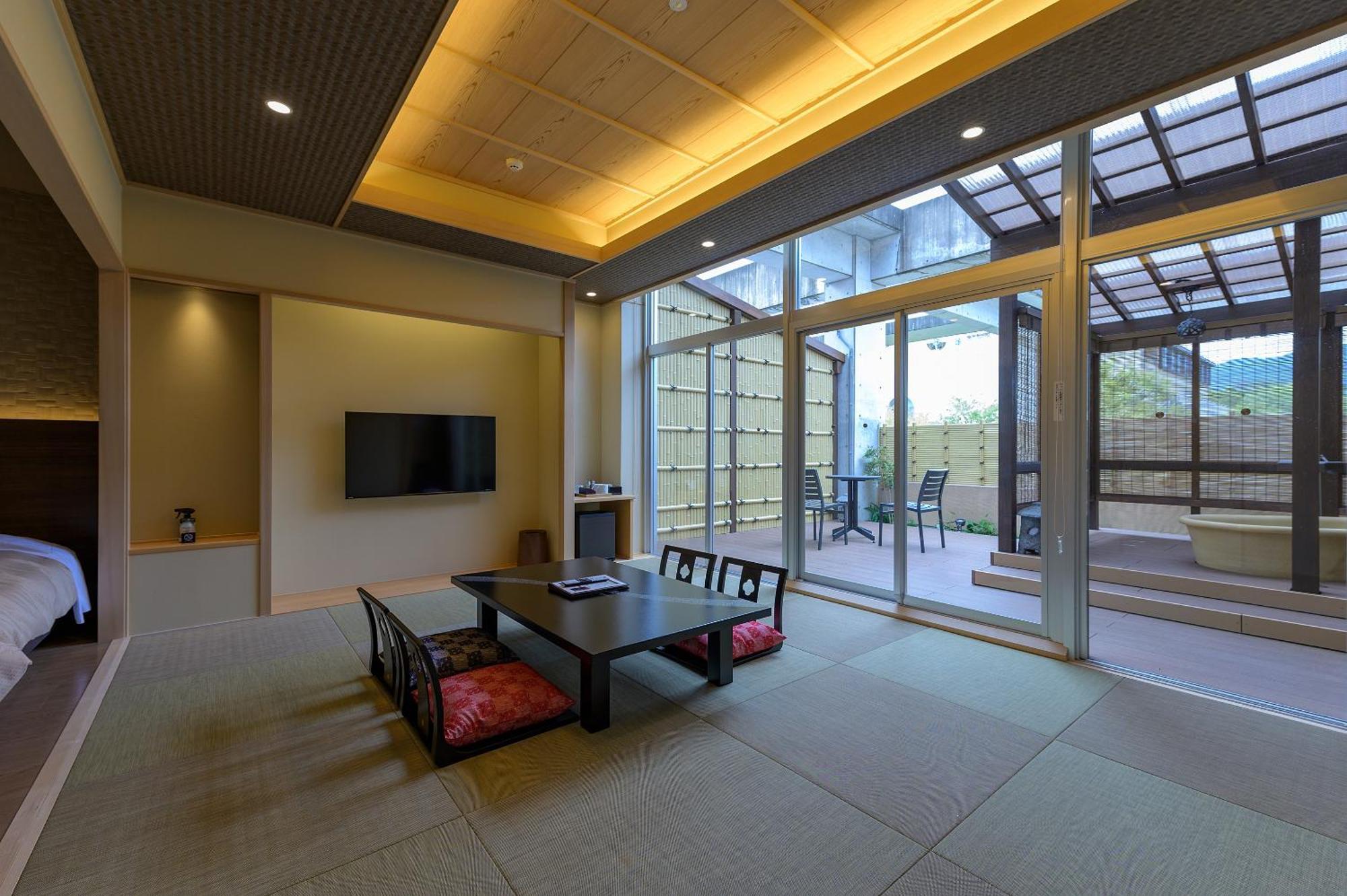 Twin Room with Private External Bathroom