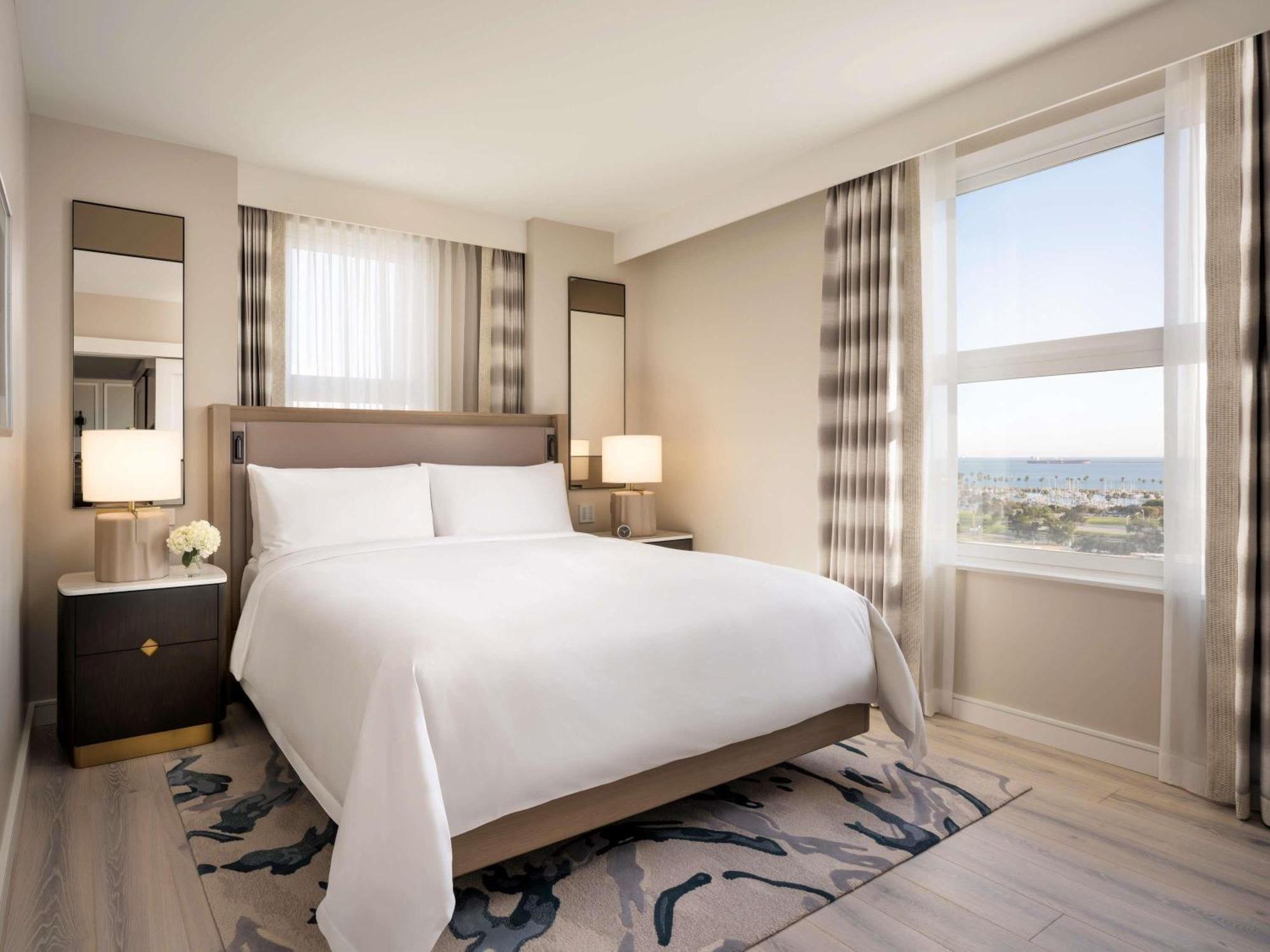 Signature One Bedroom King Suite with Soaking Tub and City View