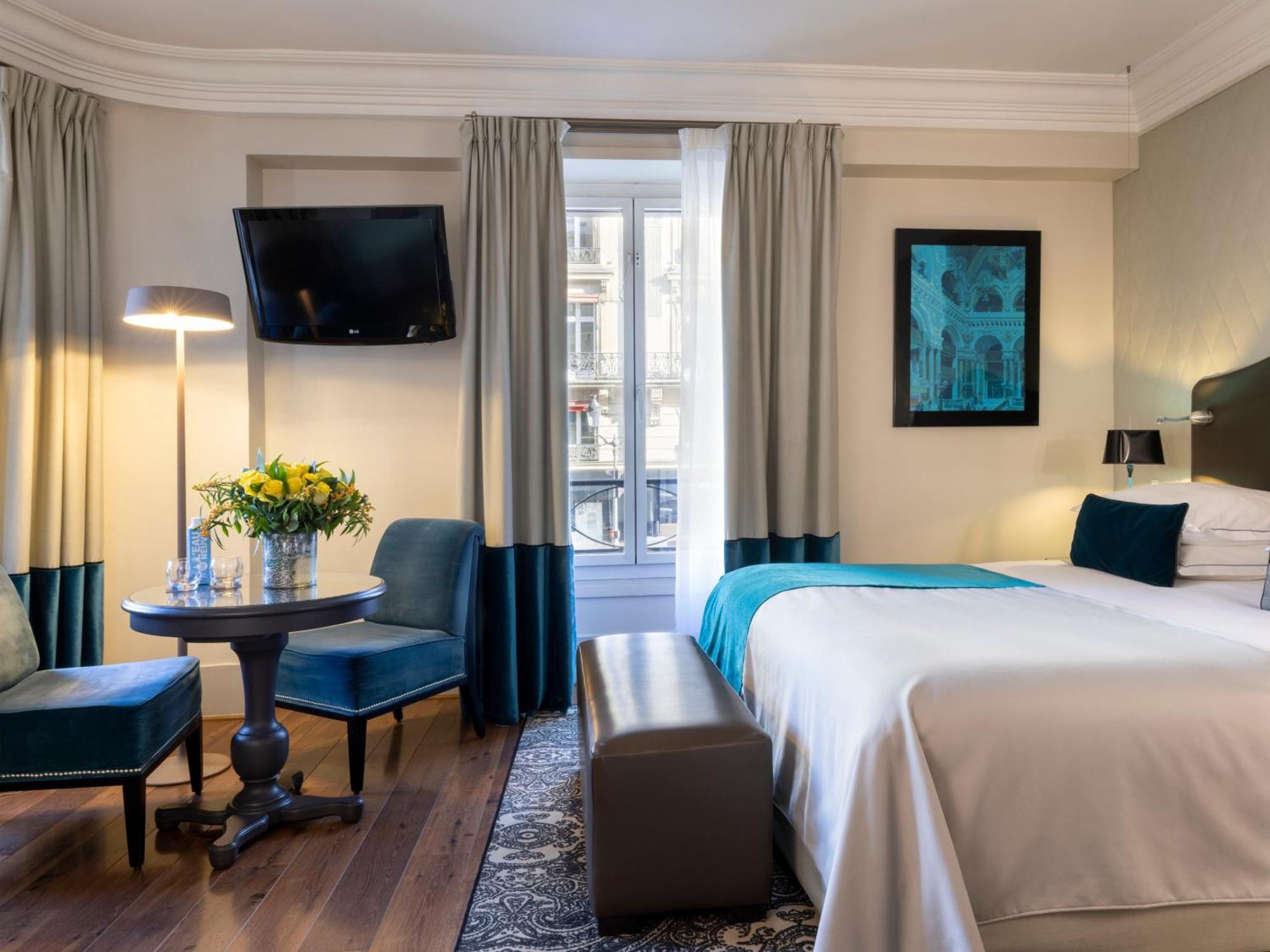 Deluxe Room Opera View Balcony