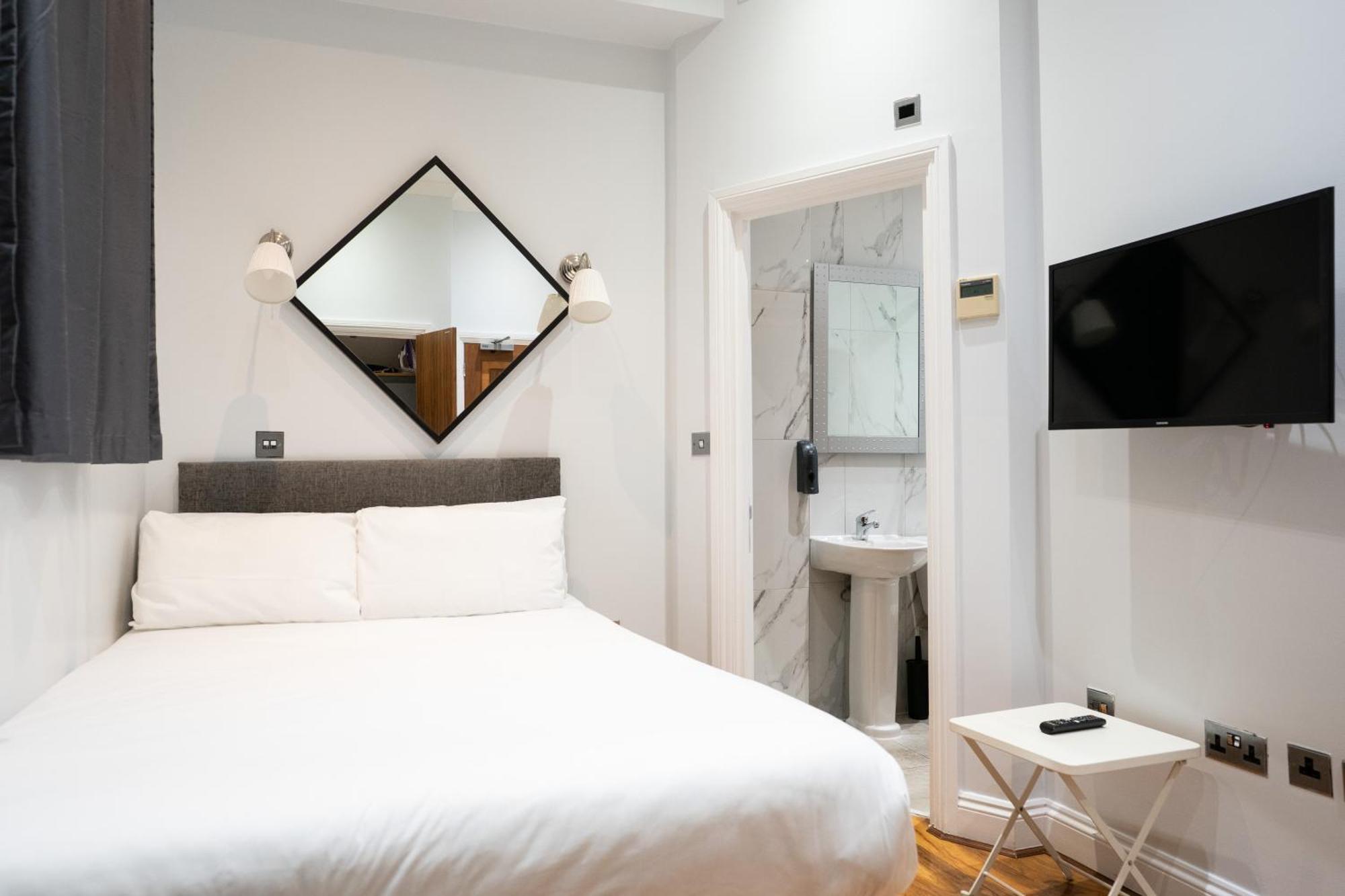 Cozy Double Room – No Window