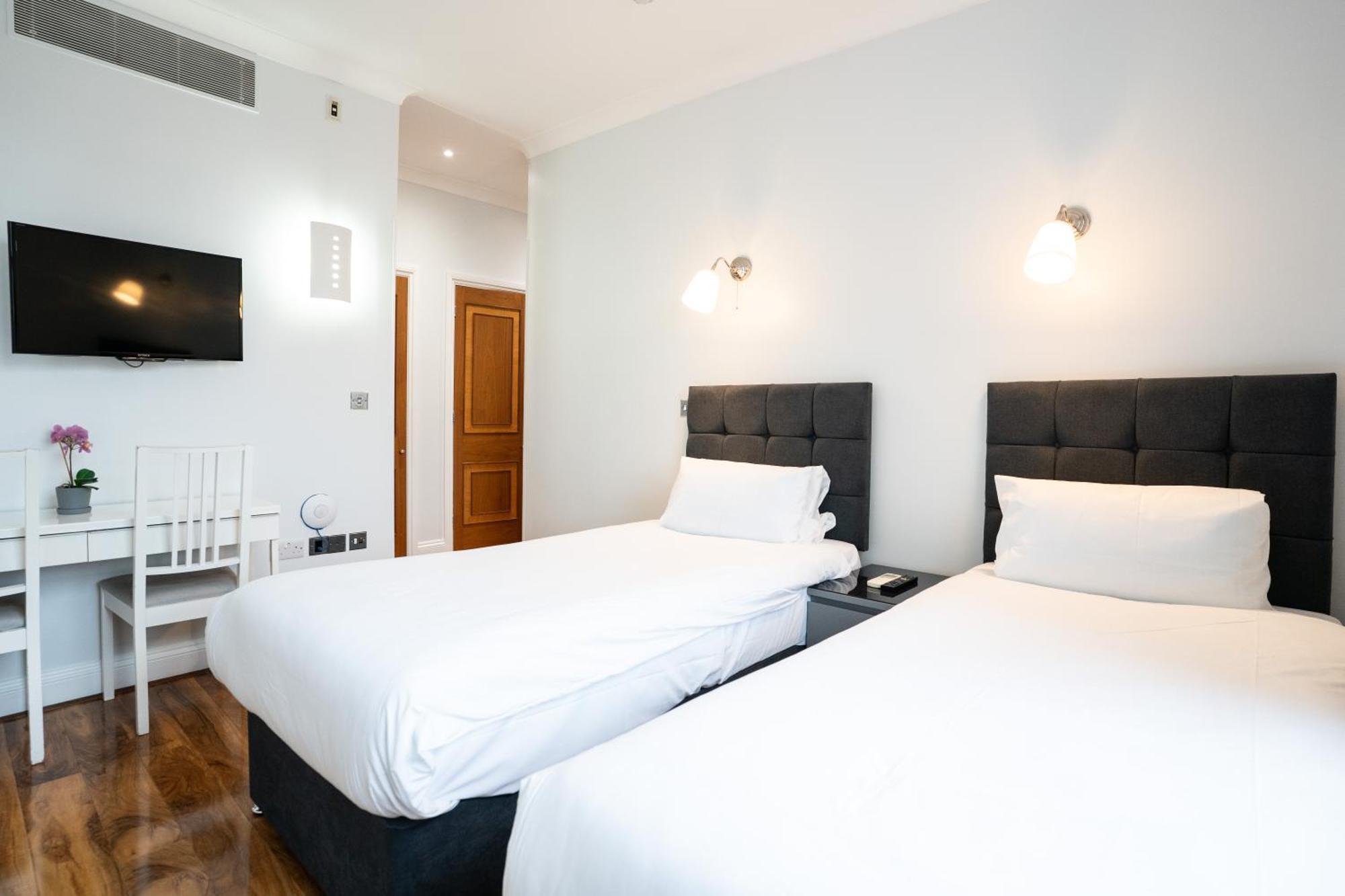 Superior Junior Twin Room