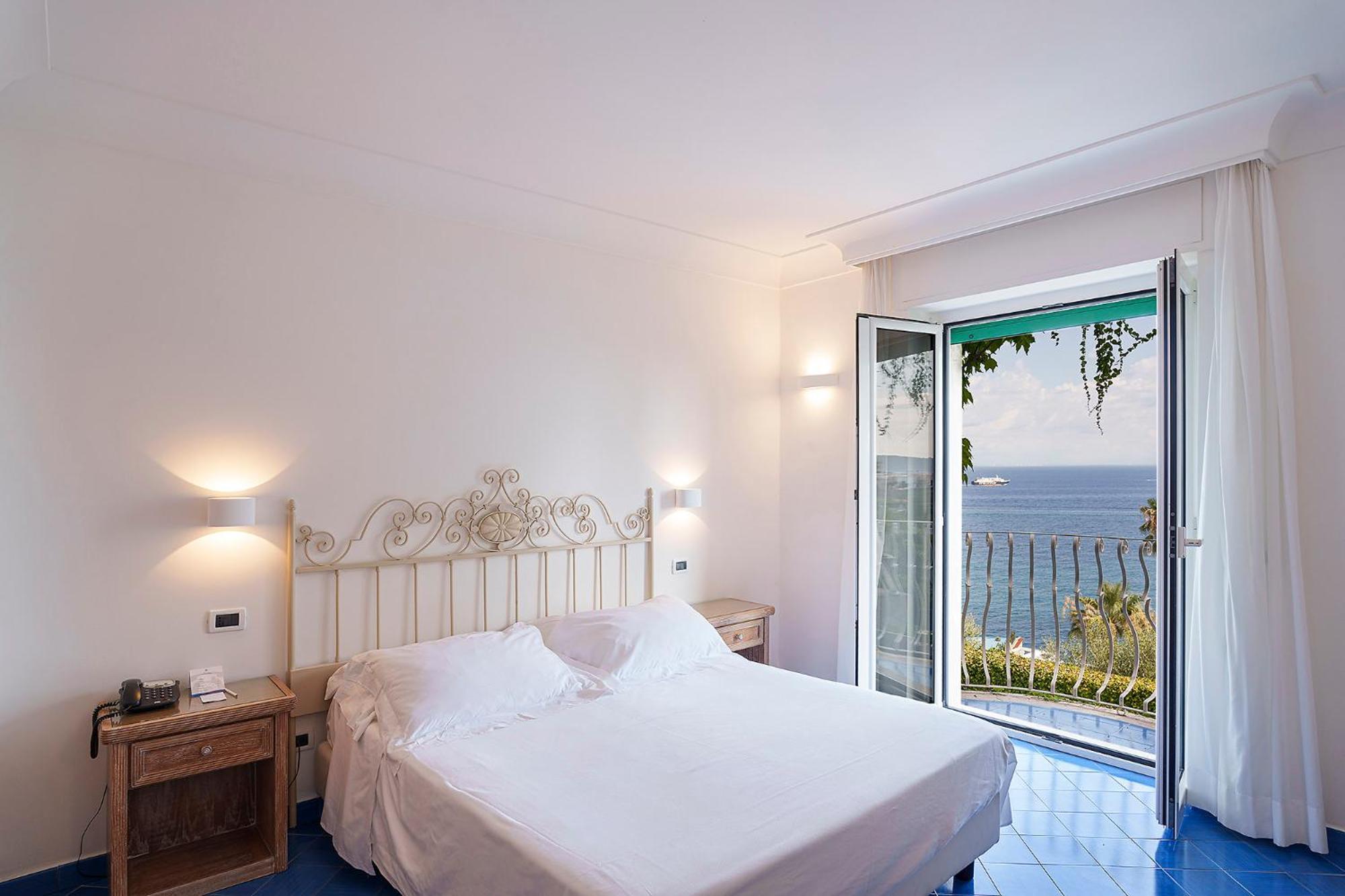 Double or Twin Room with Sea View