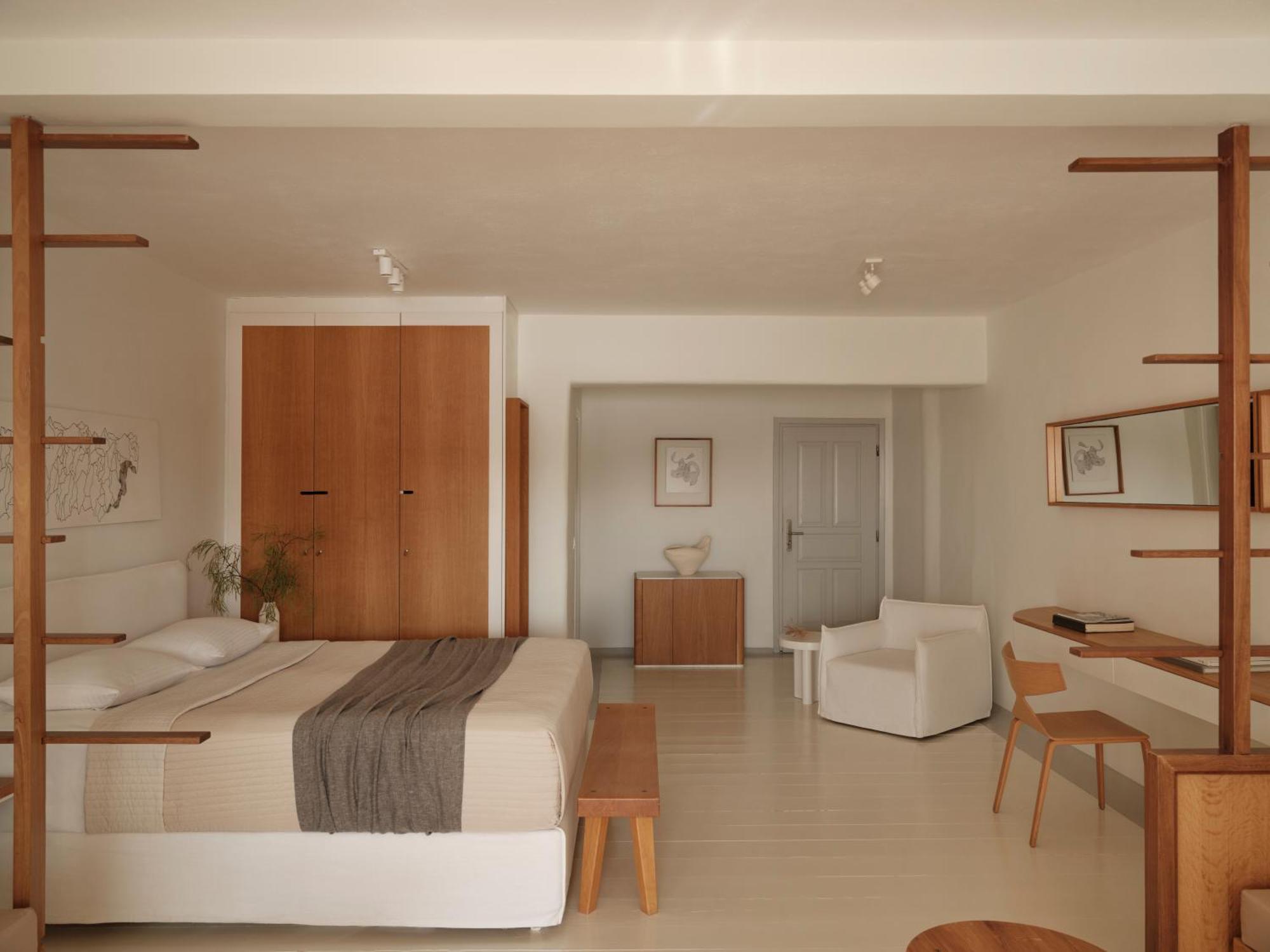 Junior Suite / Pool View Jacuzzi