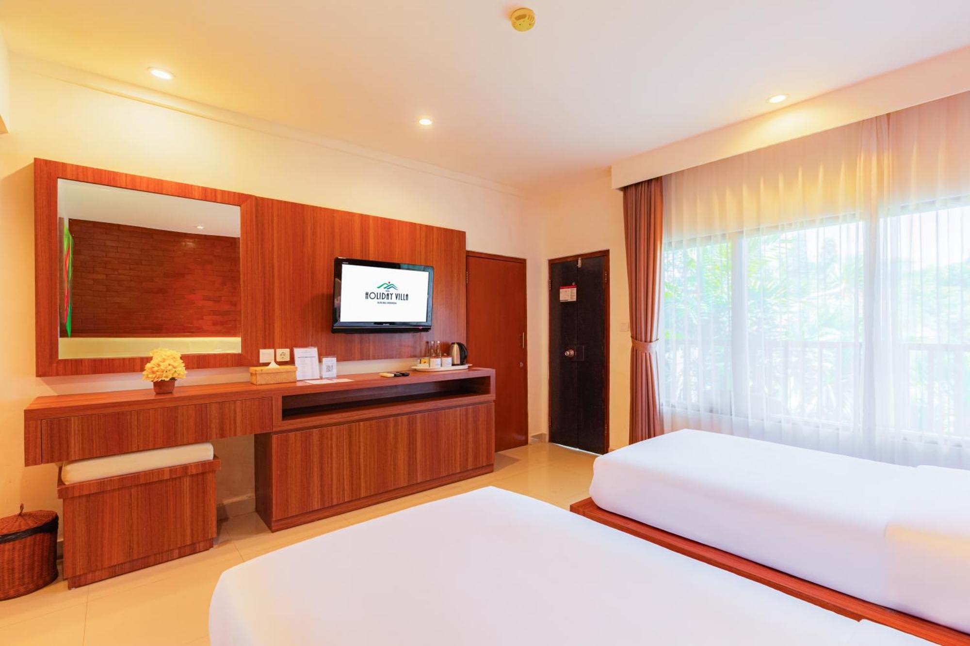 Interconnecting Deluxe Room with Pool View