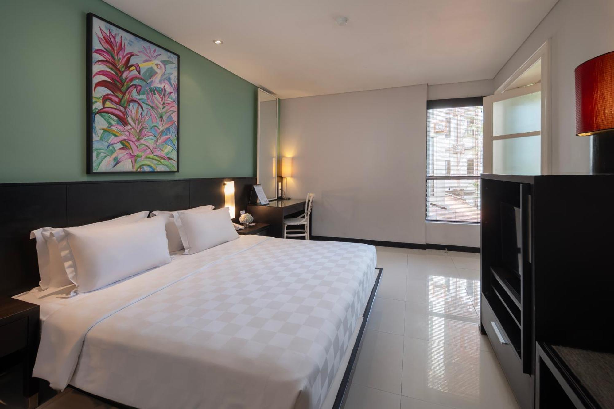 Suite with Pool View