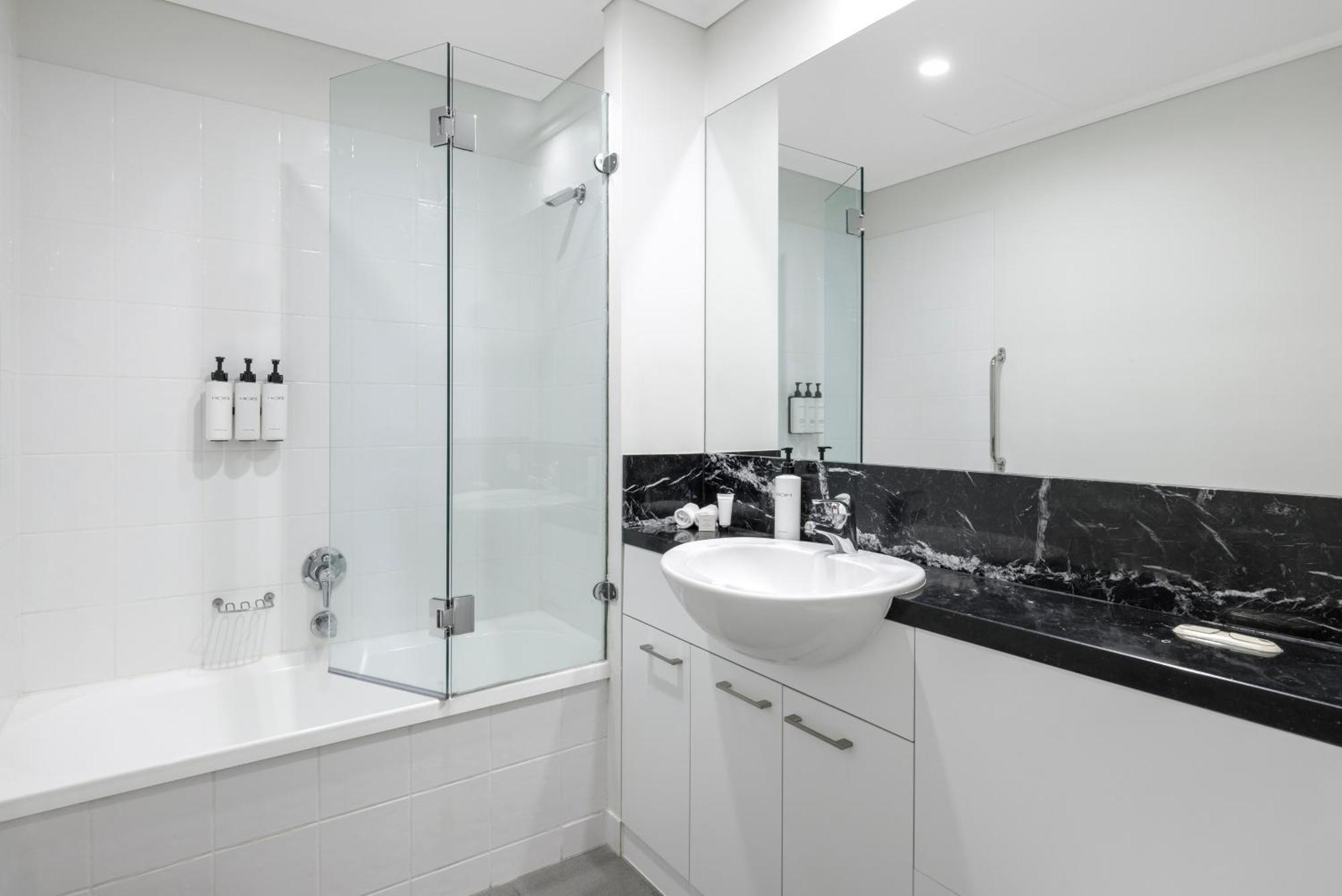 Three-Bedroom Deluxe with Two Bathrooms,1742765887:JPEG