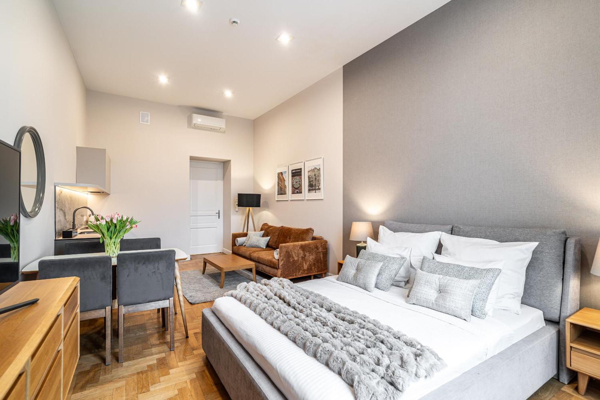 Superior Studio with Main Market Square View