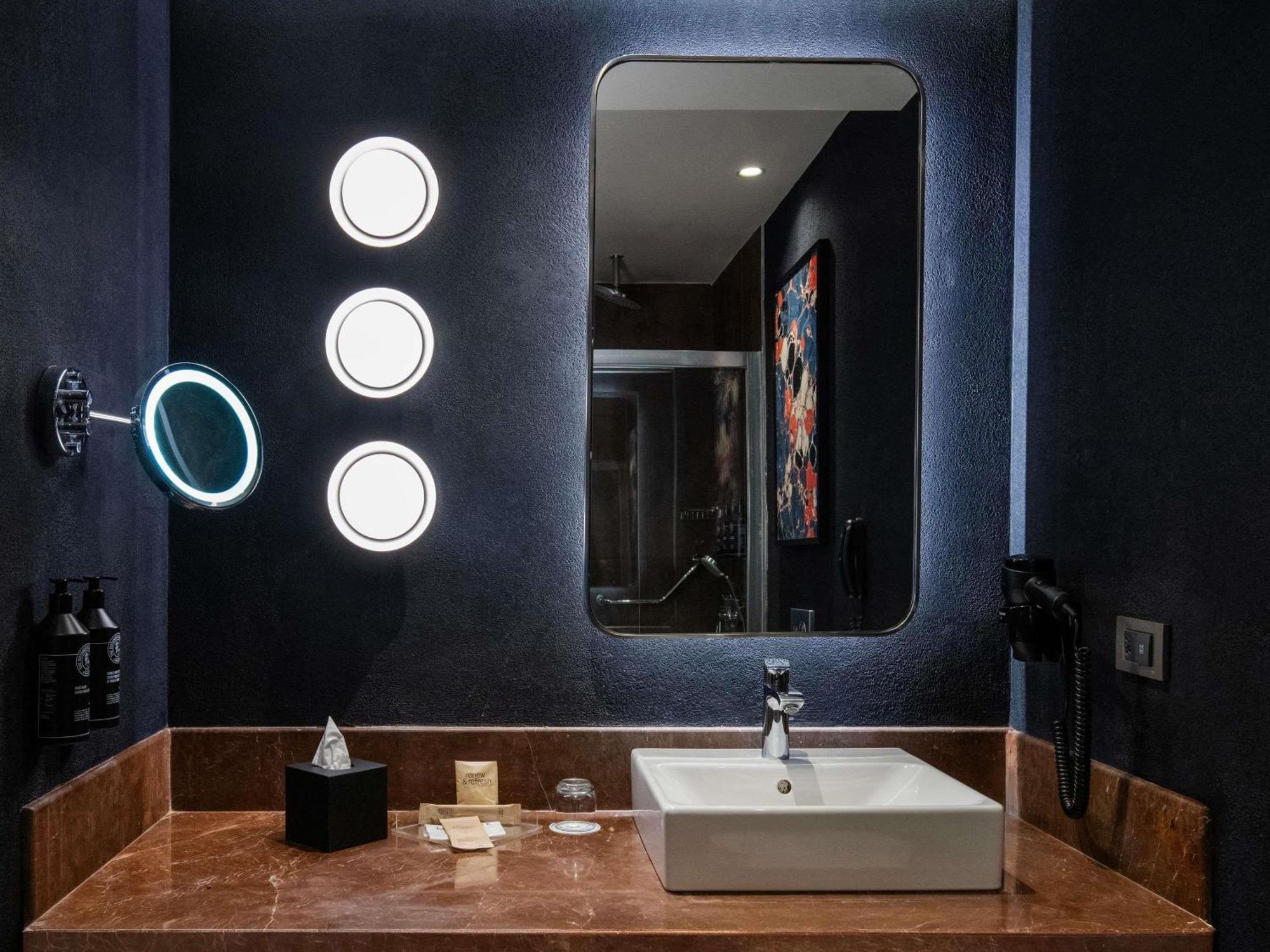 Privilege Superior Room with Two Single Beds and Sofa