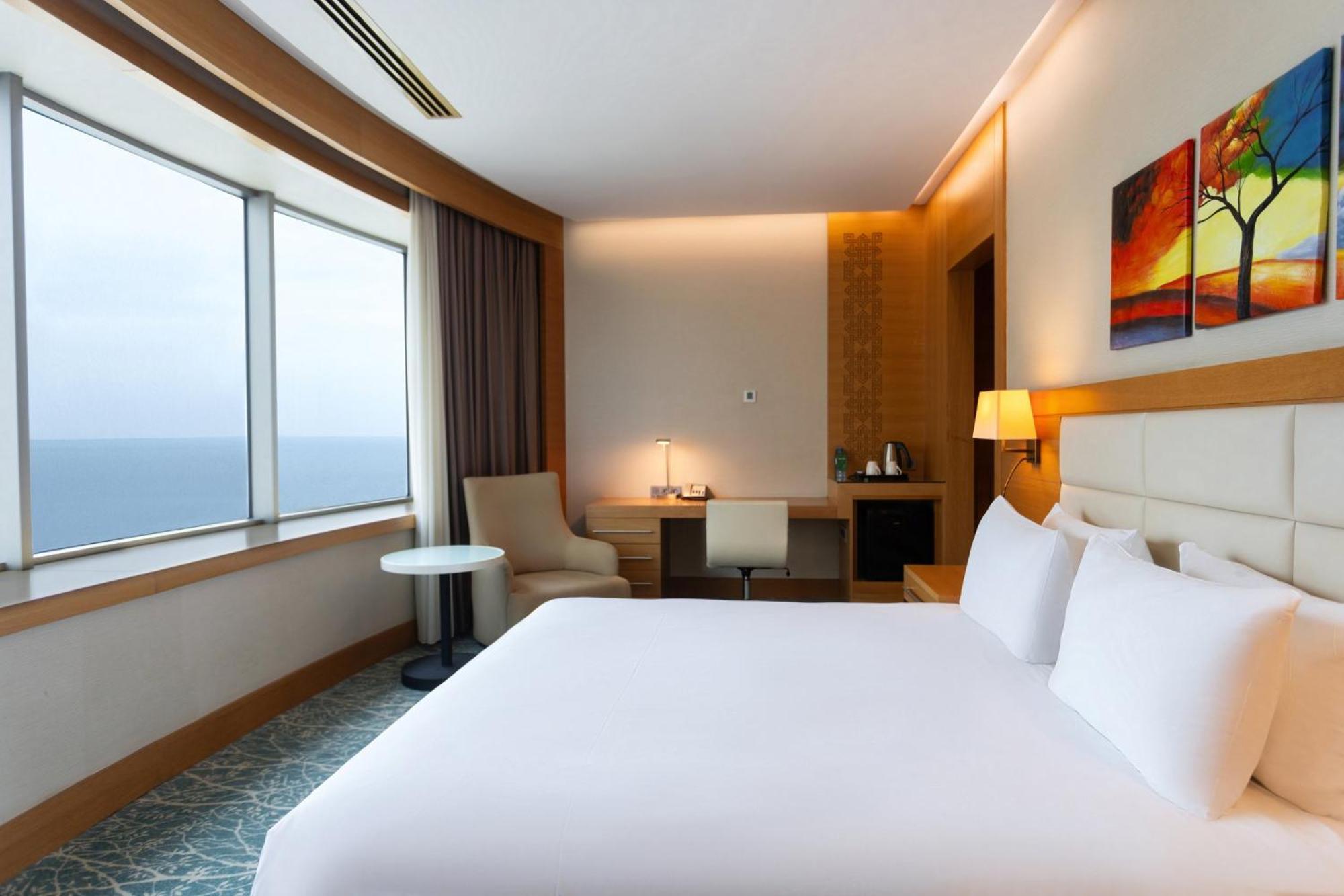 Standard King Room with Sea View - Smoking