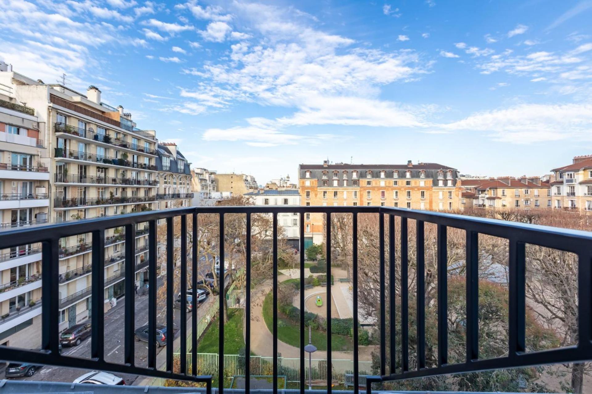 Studio Balcony 1