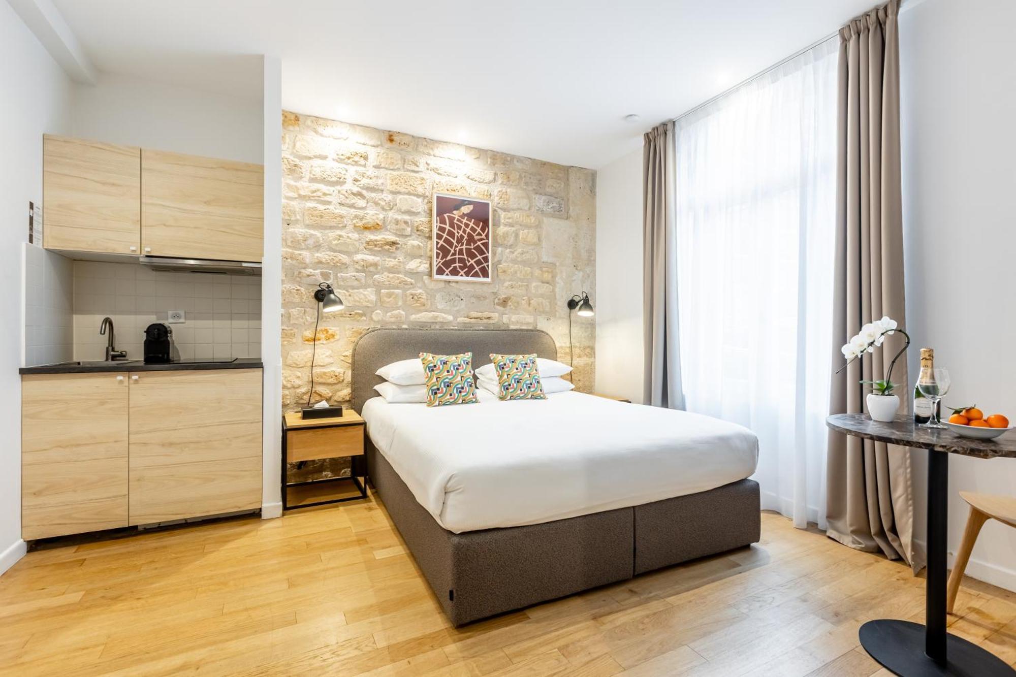 Studio Apartment Double Bed Ground Floor