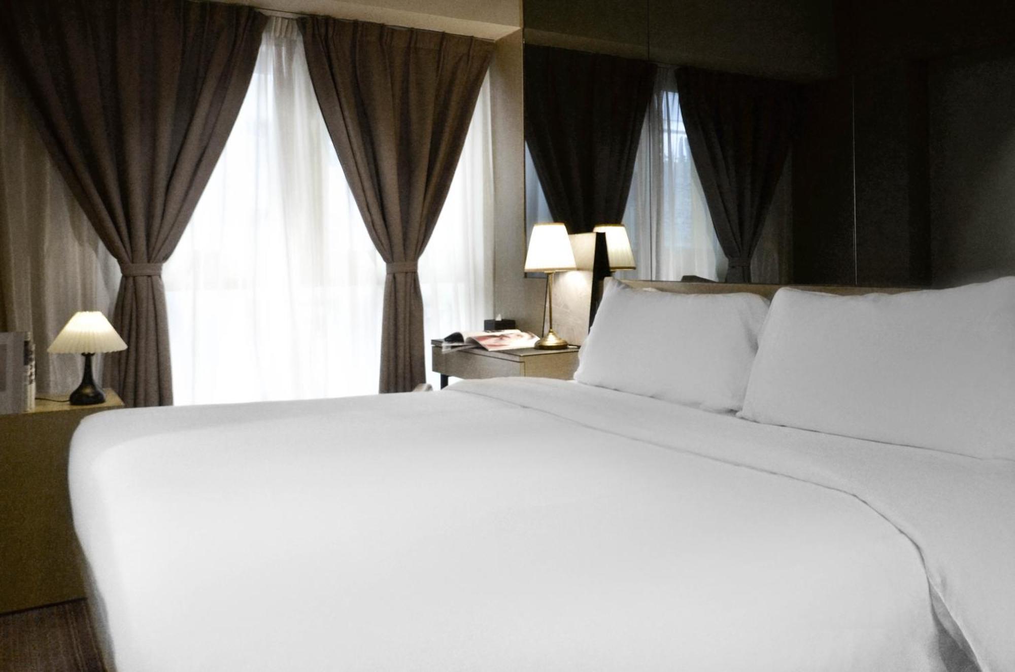 Superior Corner Room